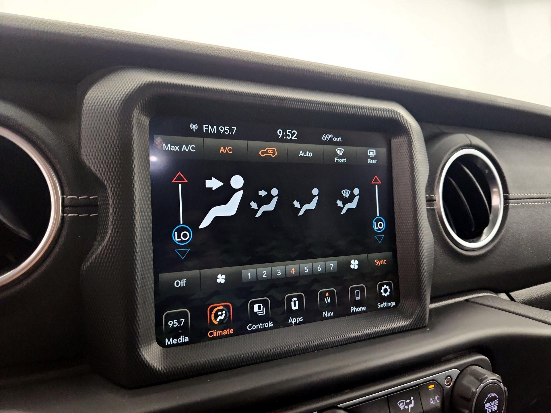 Thumbnail: 2022 Jeep Wrangler - 17