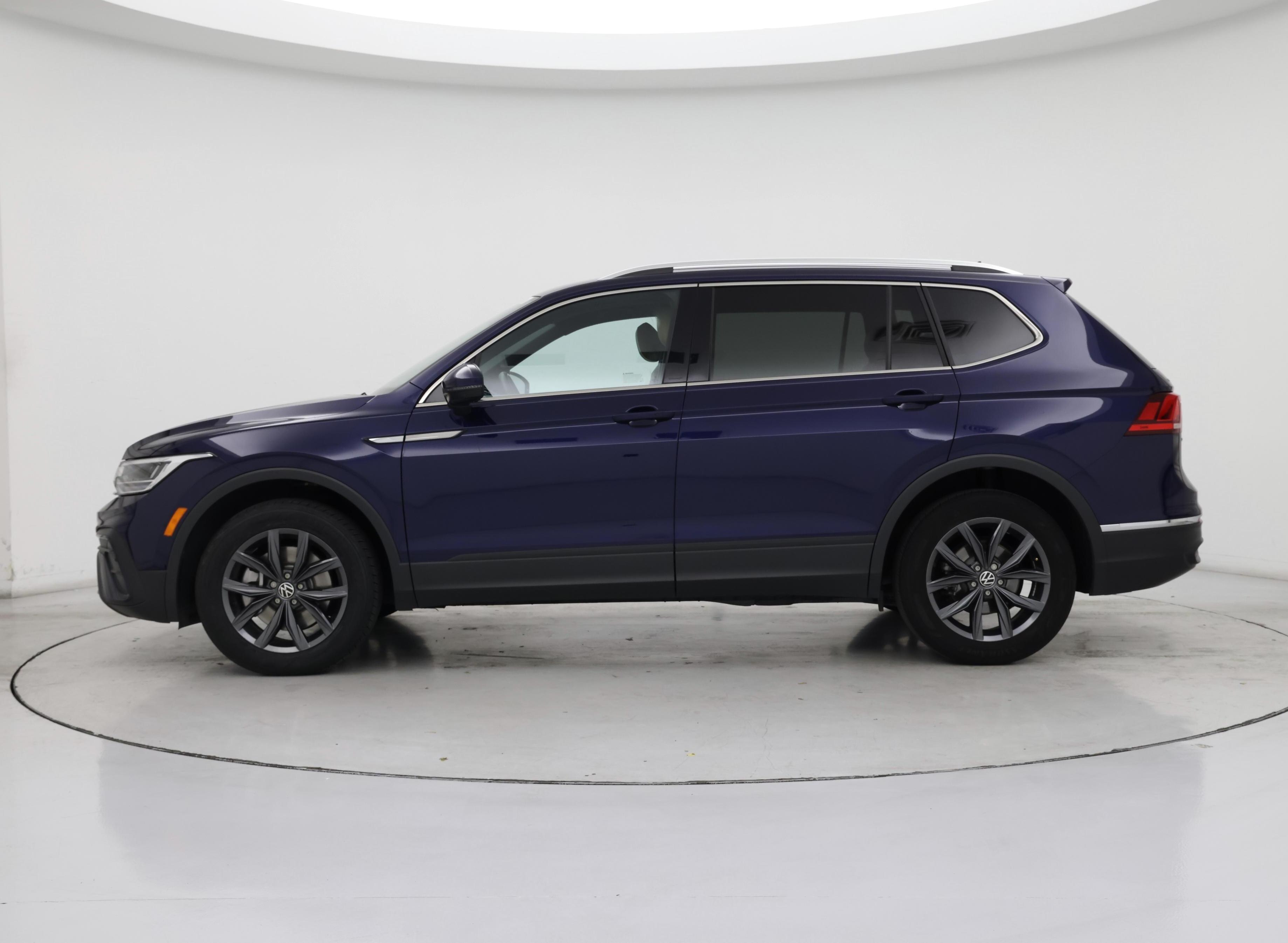 Thumbnail: 2022 Volkswagen Tiguan - 3