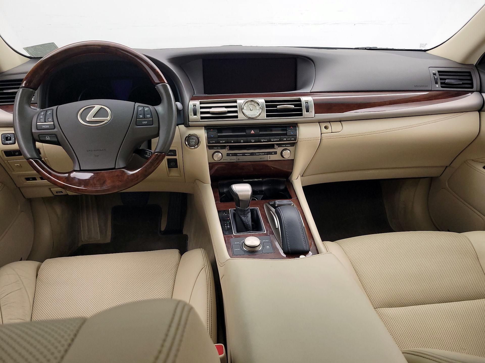 Thumbnail: 2016 Lexus LS - 9