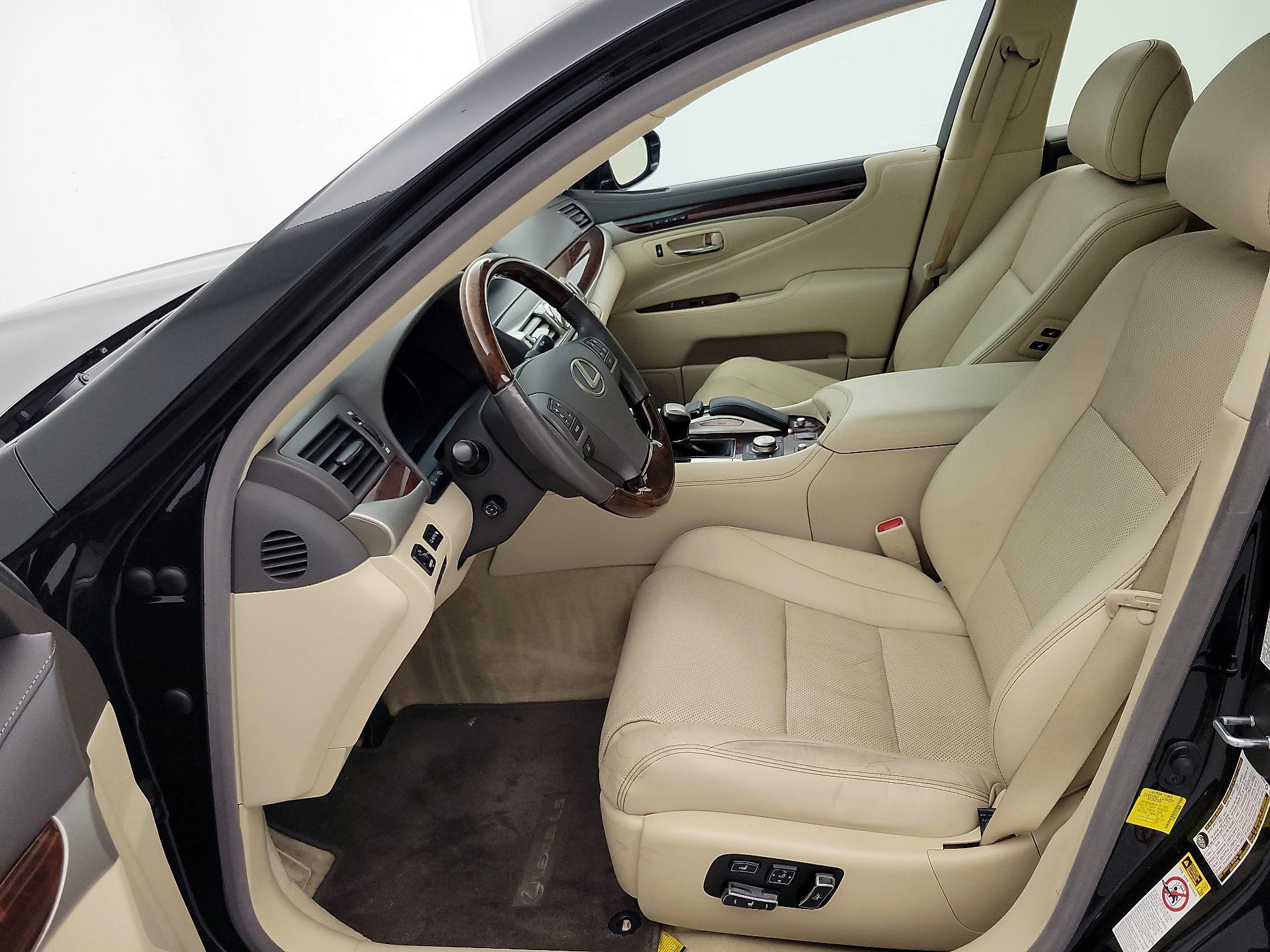 Thumbnail: 2016 Lexus LS - 11