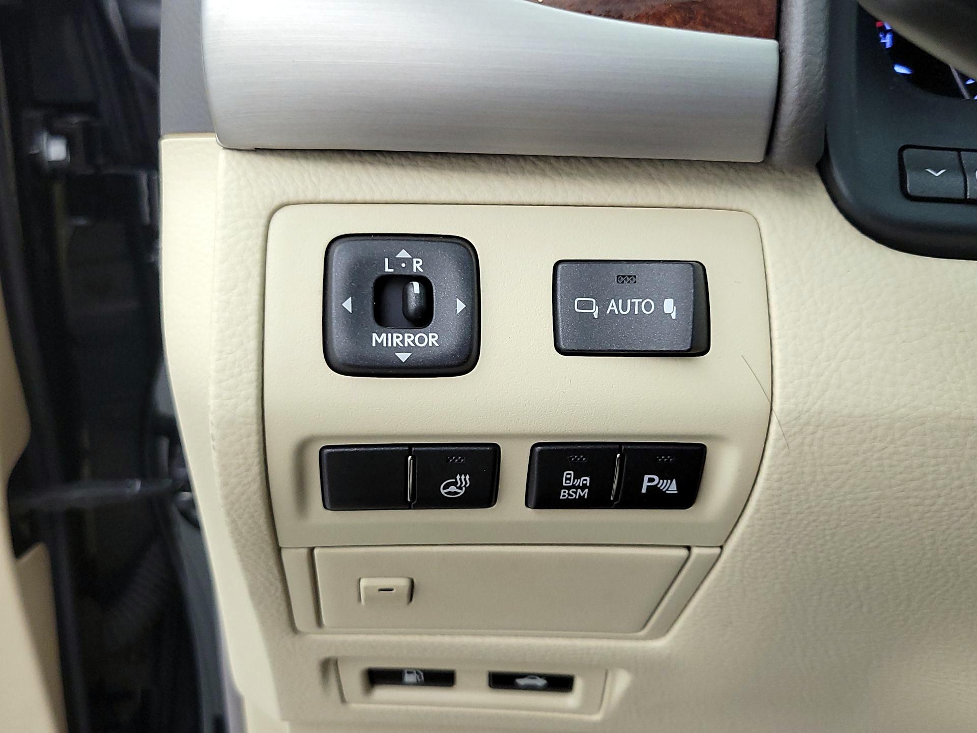 Thumbnail: 2016 Lexus LS - 13