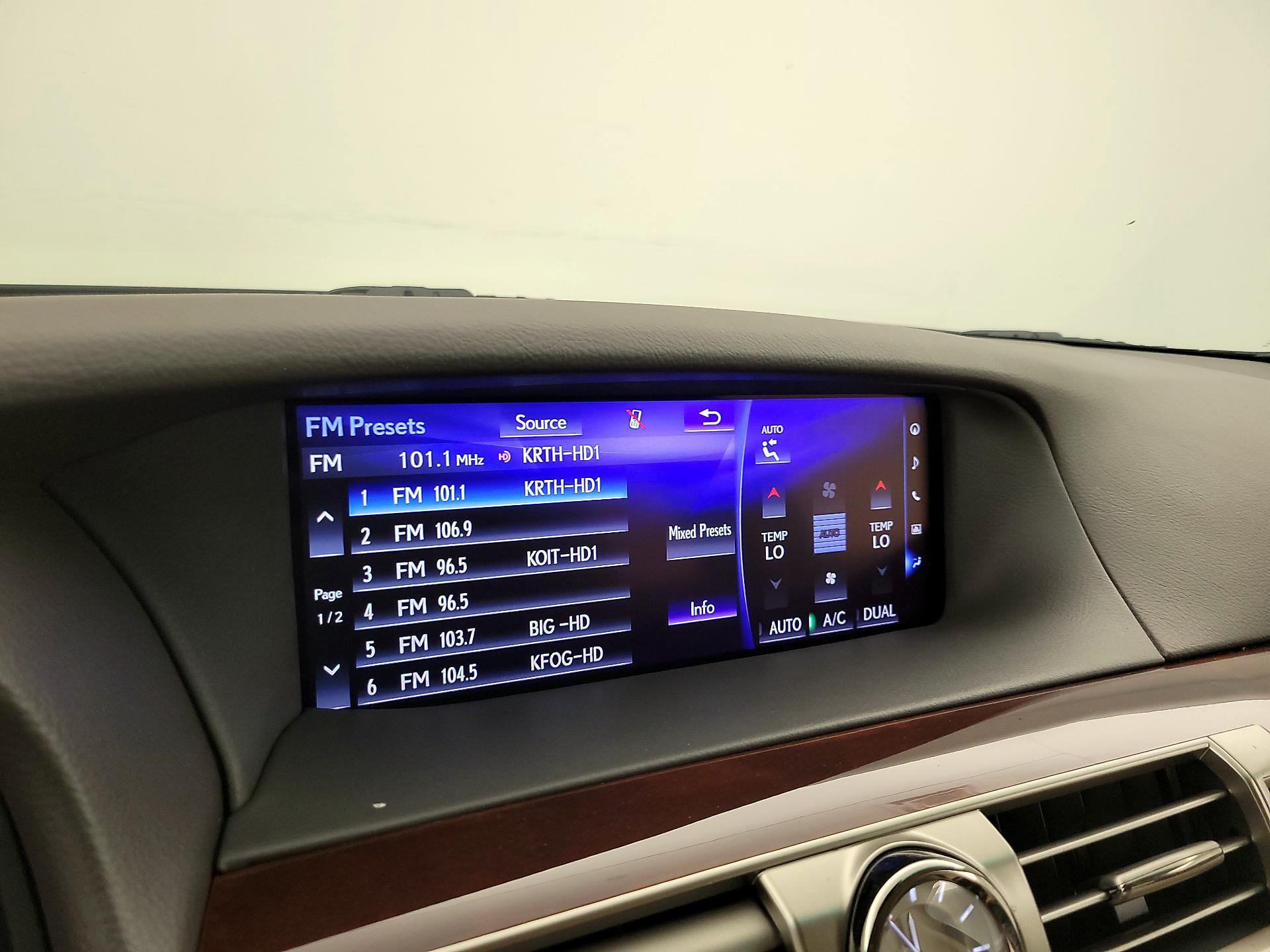 Thumbnail: 2016 Lexus LS - 15