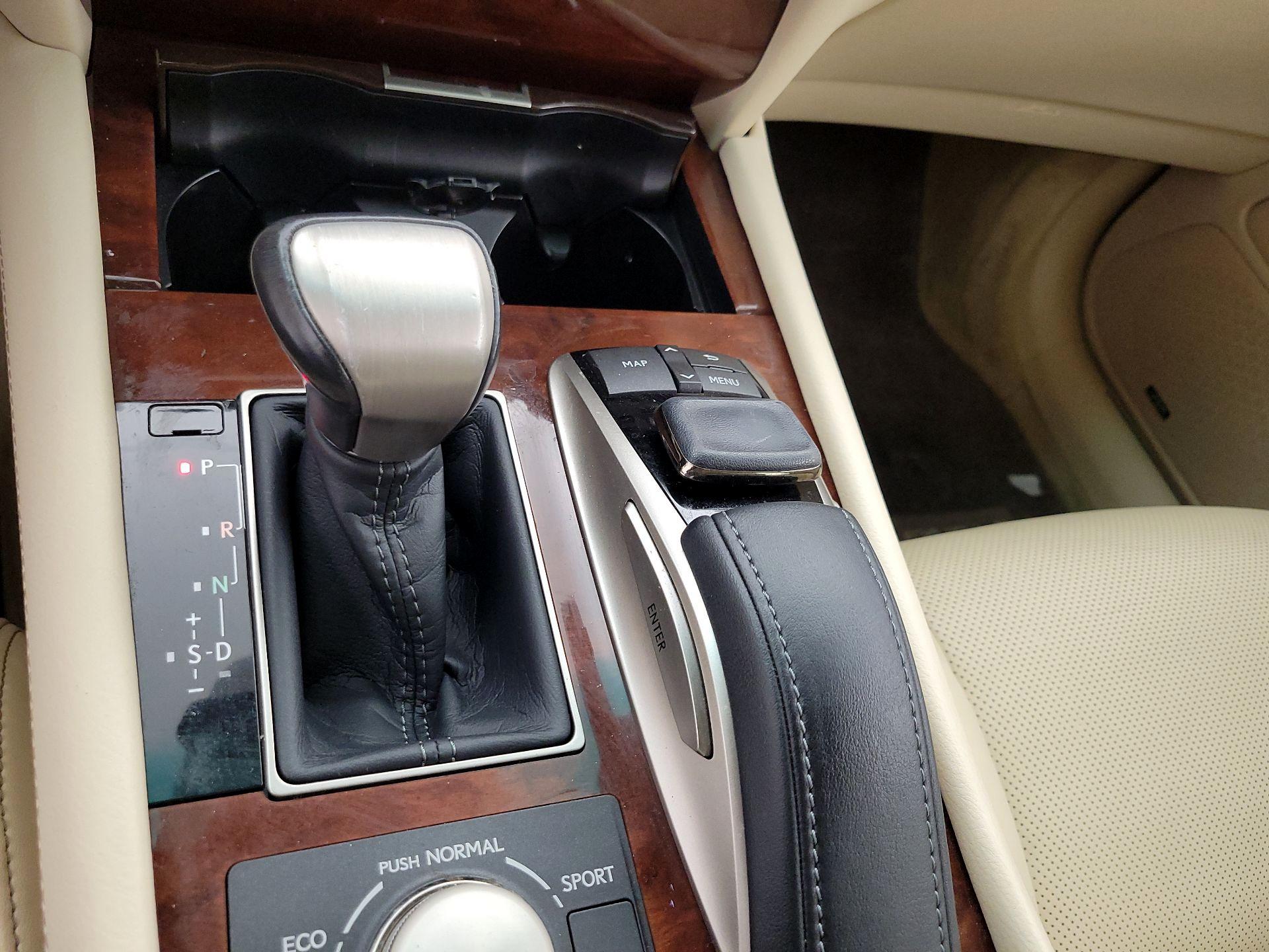 Thumbnail: 2016 Lexus LS - 17