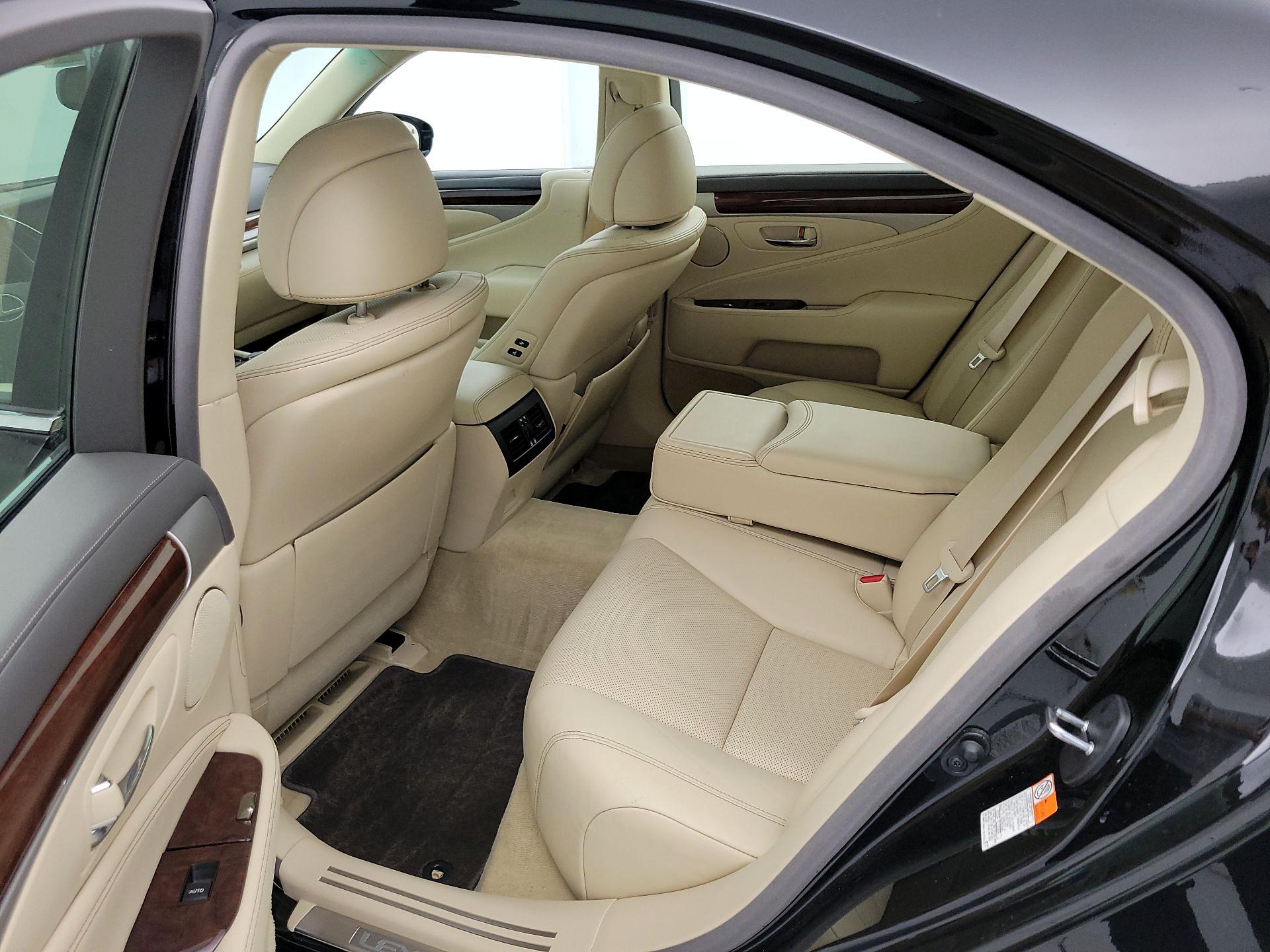 Thumbnail: 2016 Lexus LS - 19