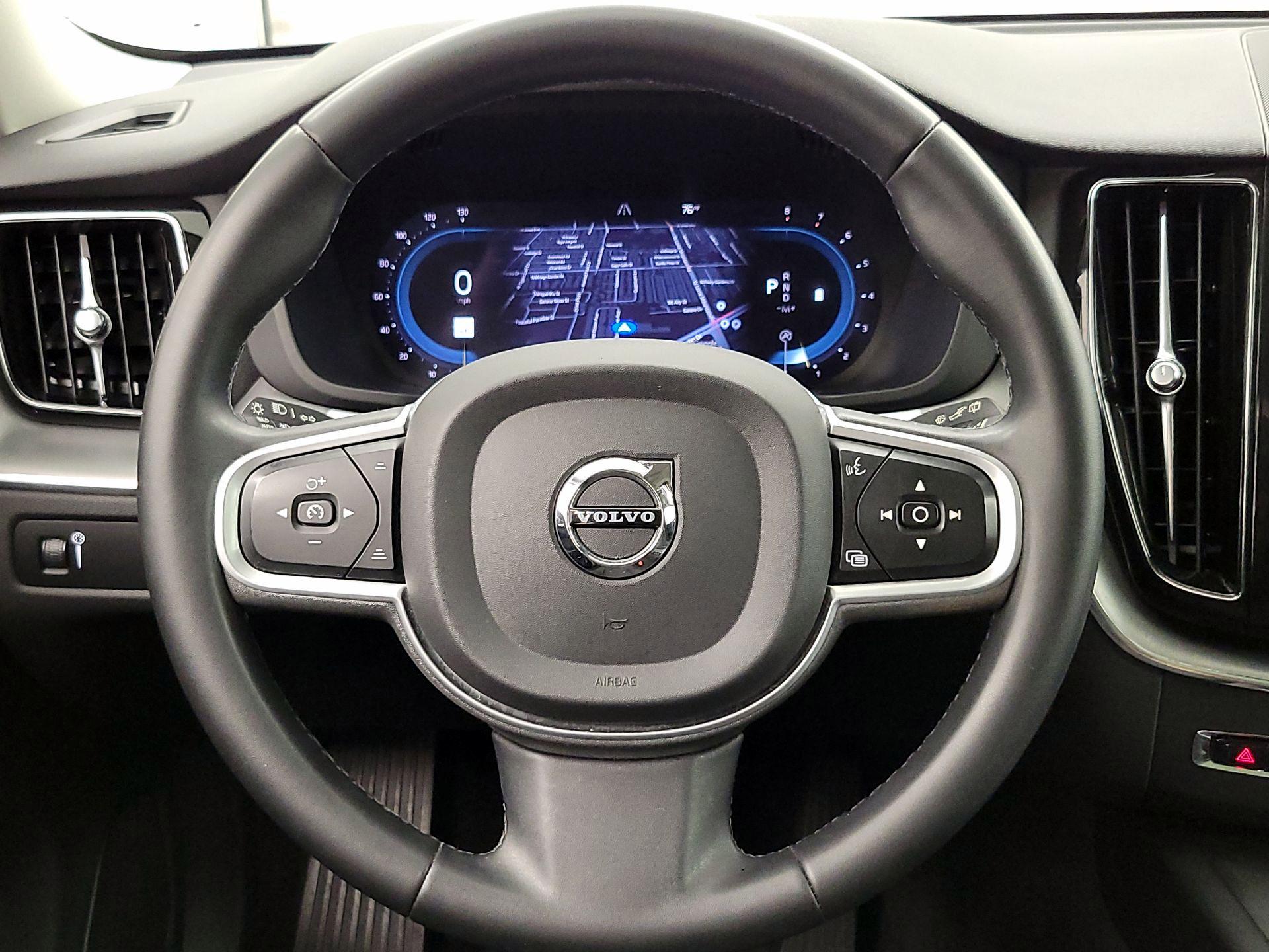 Thumbnail: 2022 Volvo XC60 - 10