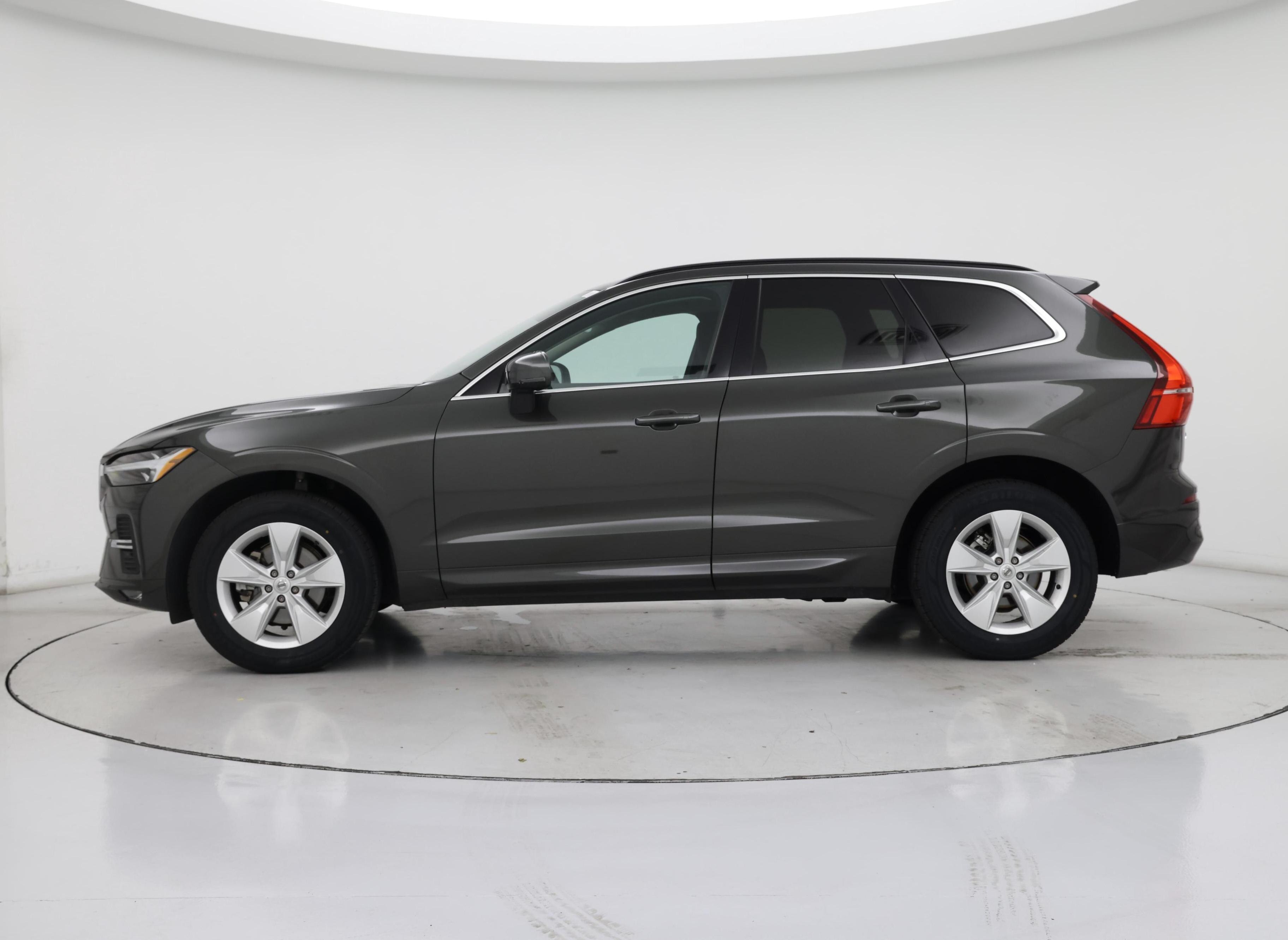 Thumbnail: 2022 Volvo XC60 - 3