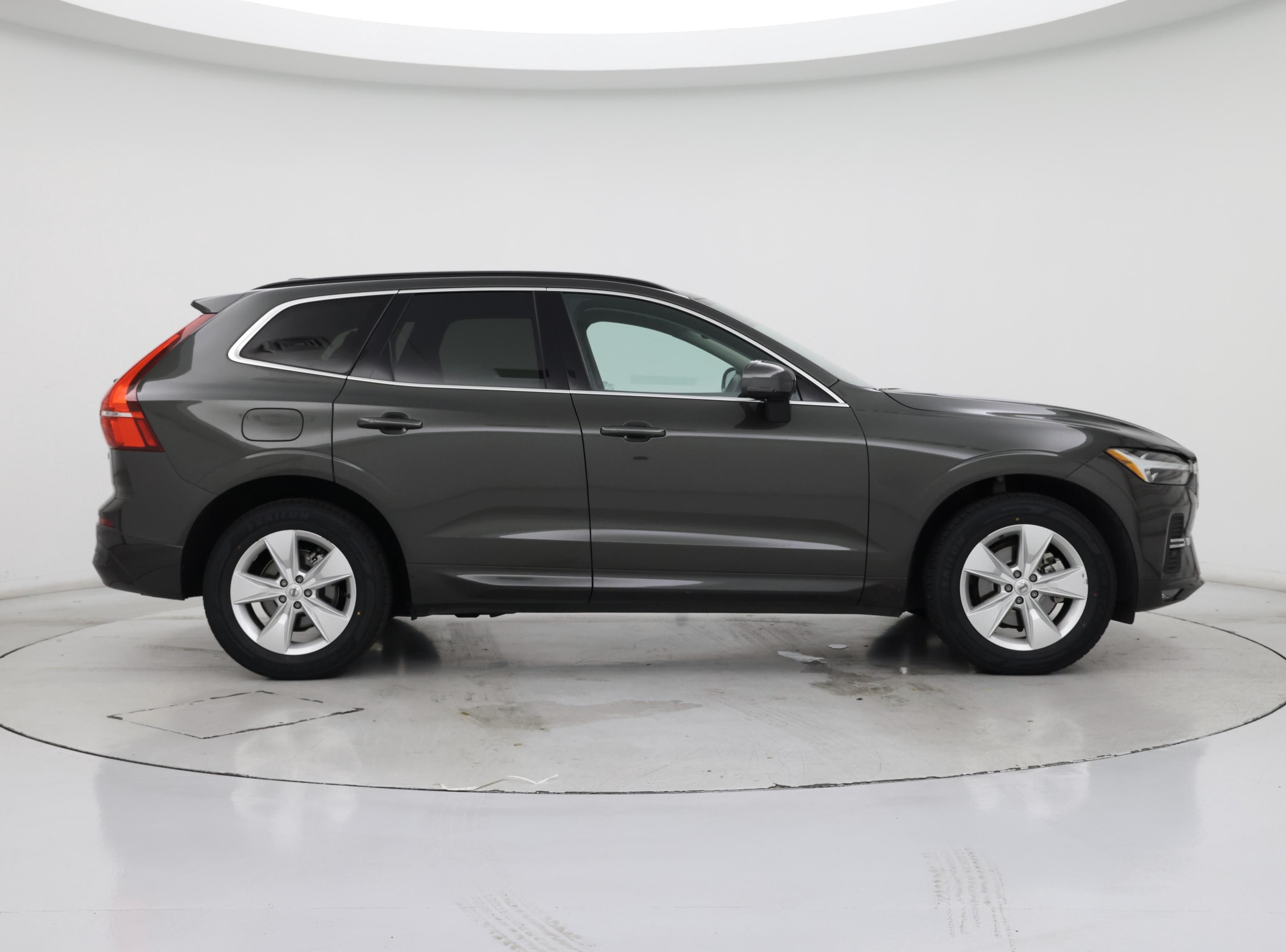 Thumbnail: 2022 Volvo XC60 - 7