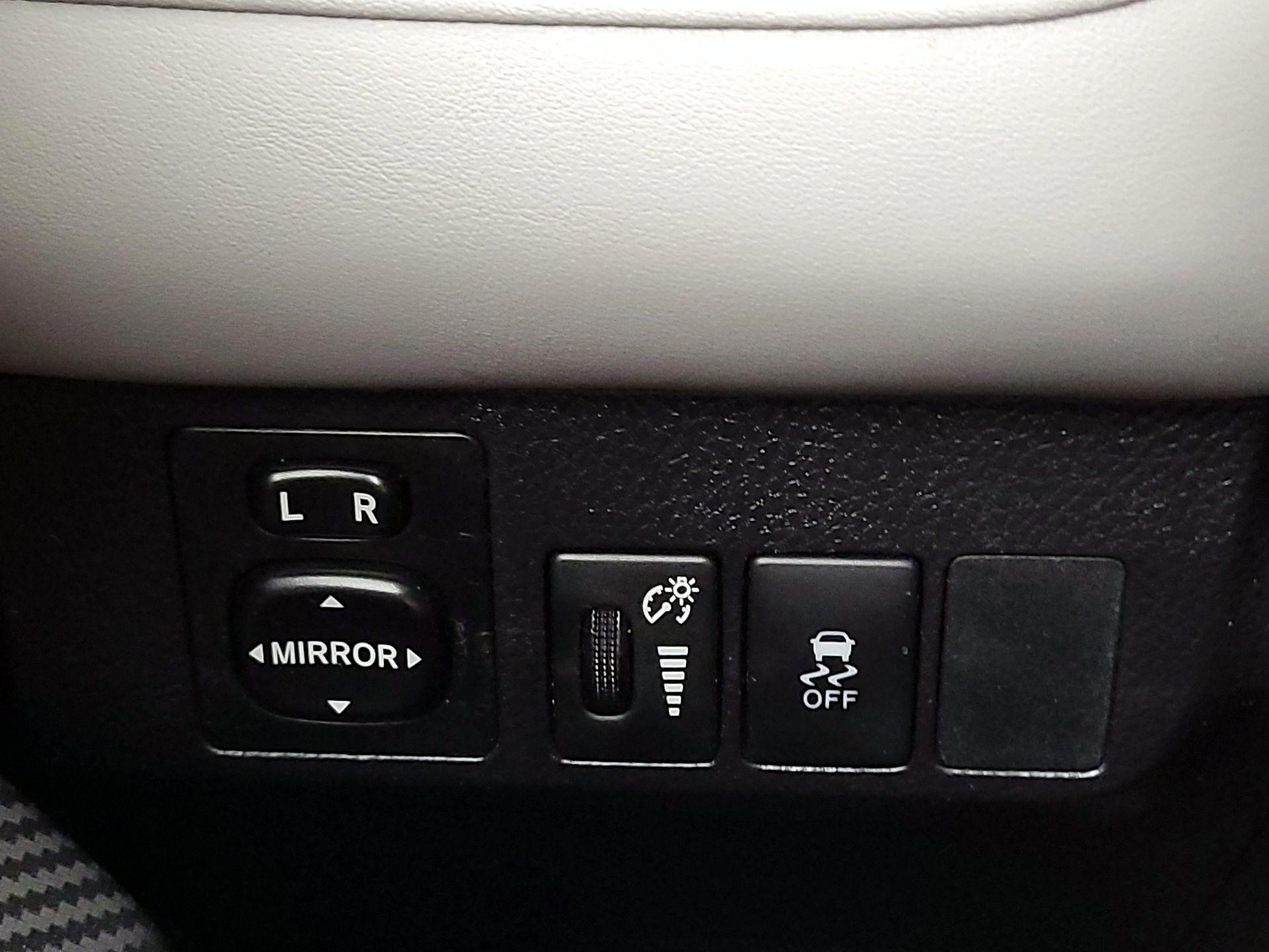 Thumbnail: 2015 Toyota RAV4 - 13