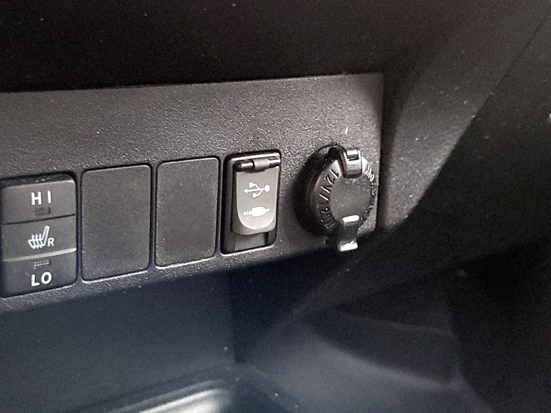 Thumbnail: 2015 Toyota RAV4 - 16