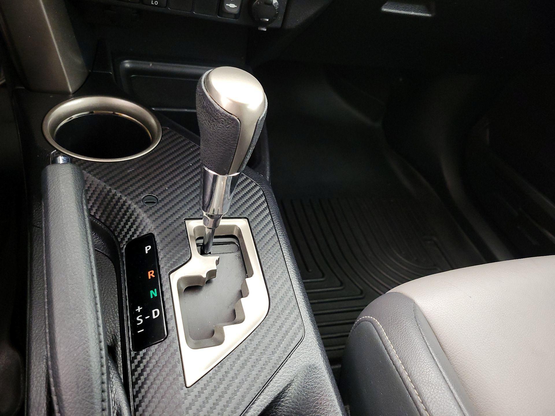 Thumbnail: 2015 Toyota RAV4 - 17