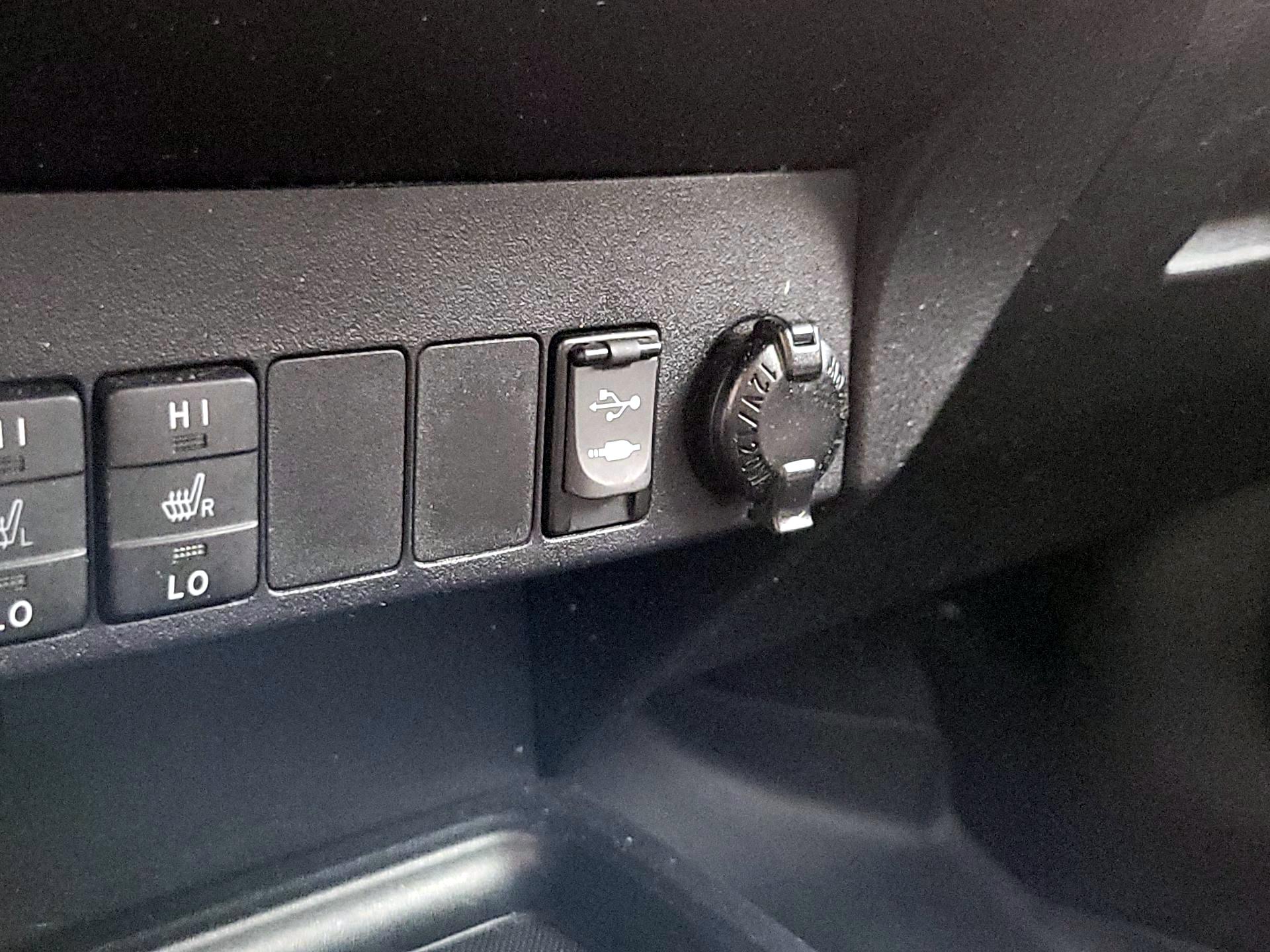 Thumbnail: 2015 Toyota RAV4 - 18