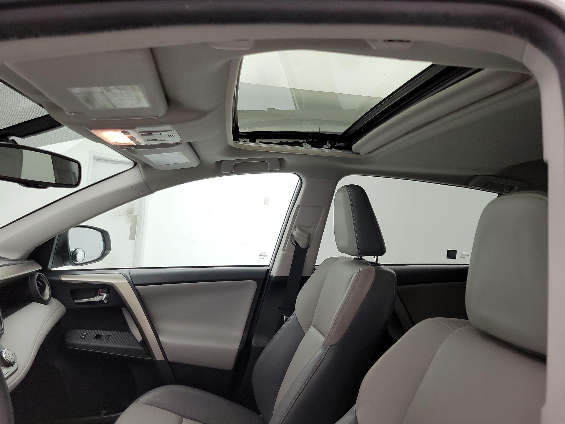 Thumbnail: 2015 Toyota RAV4 - 19