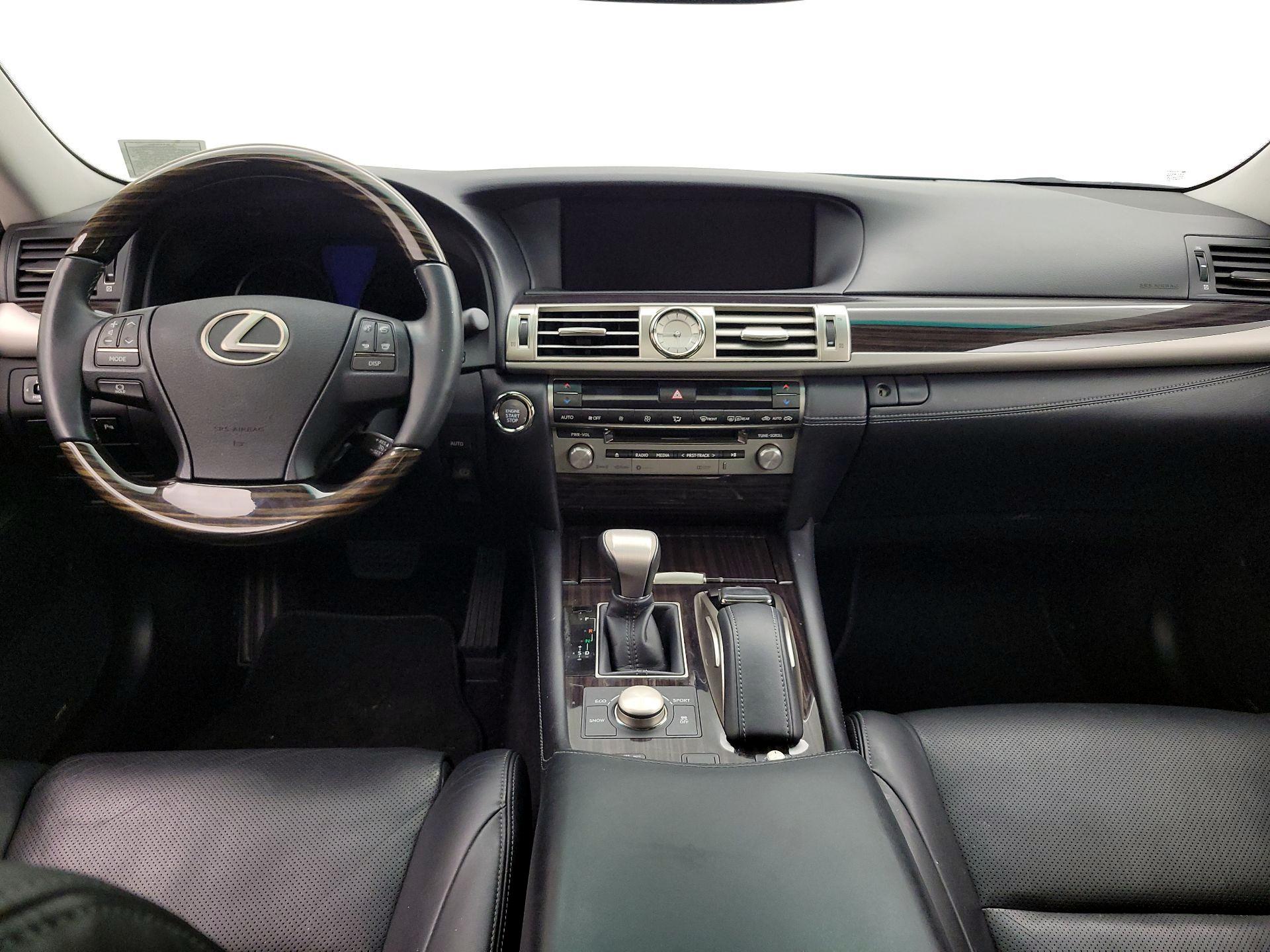 Thumbnail: 2016 Lexus LS - 9