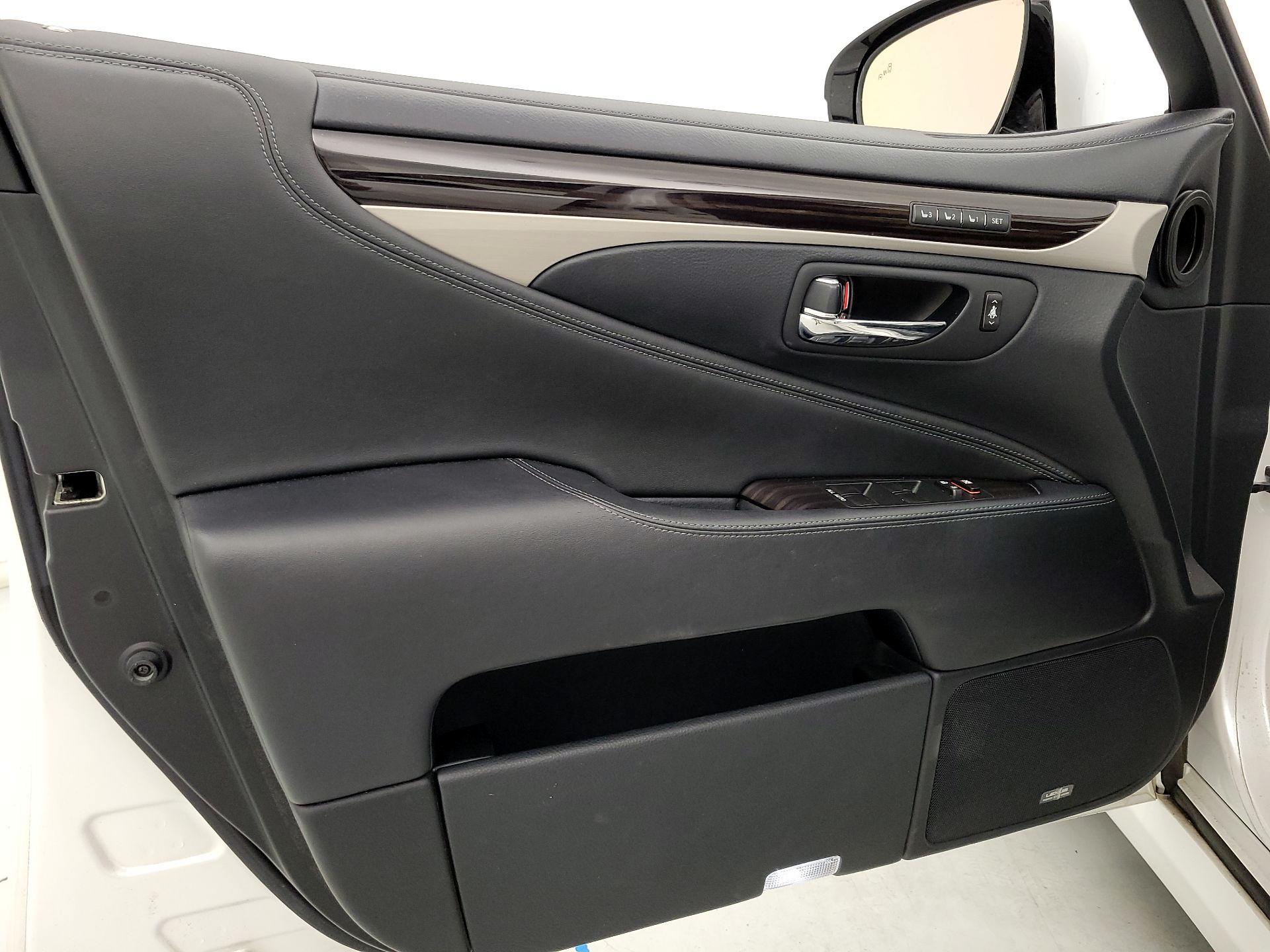 Thumbnail: 2016 Lexus LS - 12