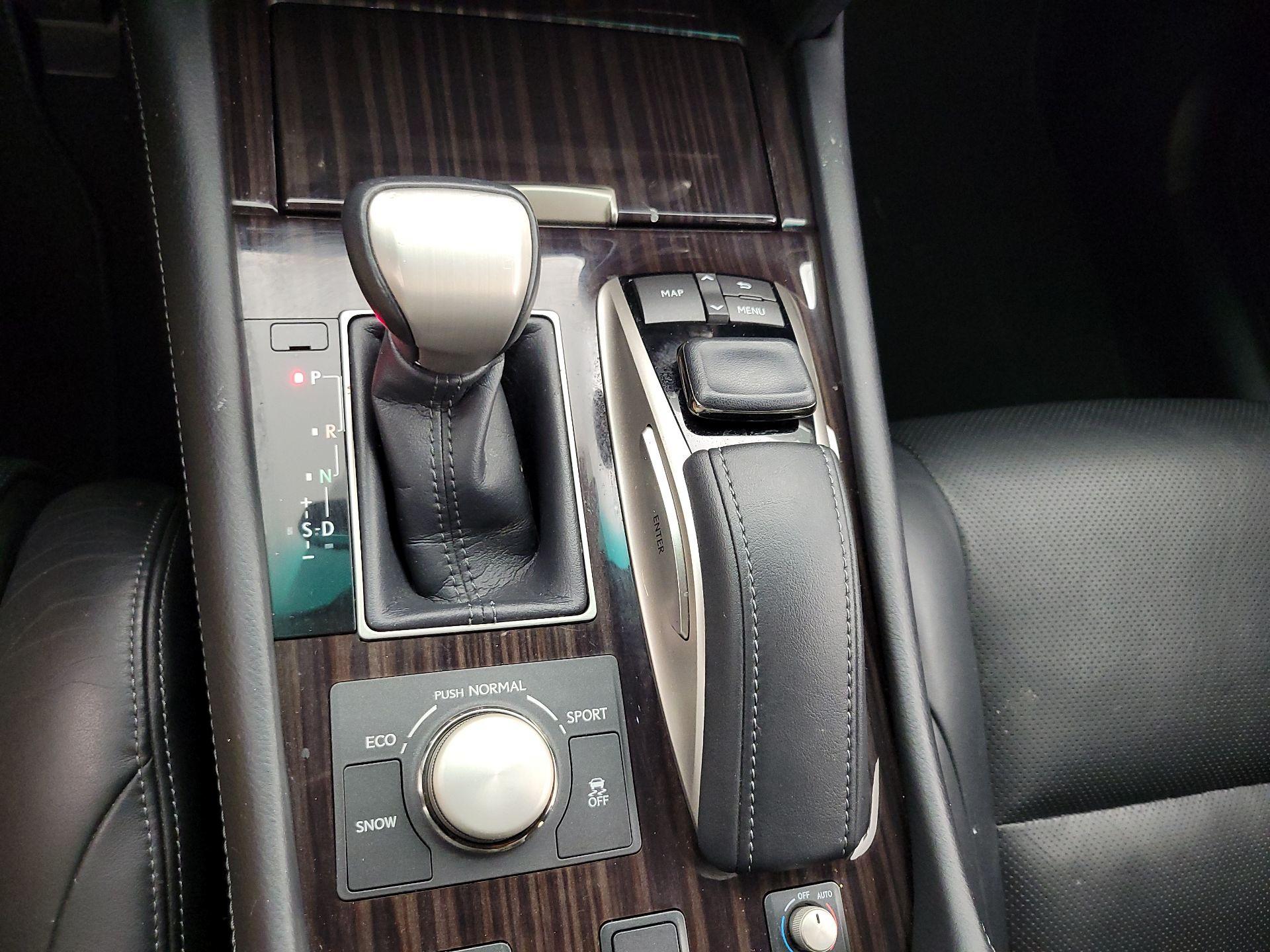 Thumbnail: 2016 Lexus LS - 18