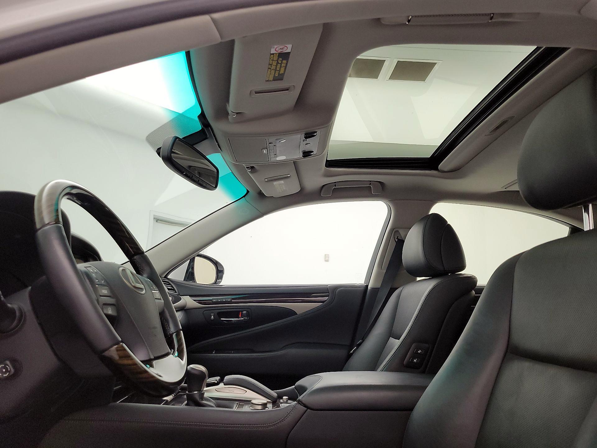 Thumbnail: 2016 Lexus LS - 20