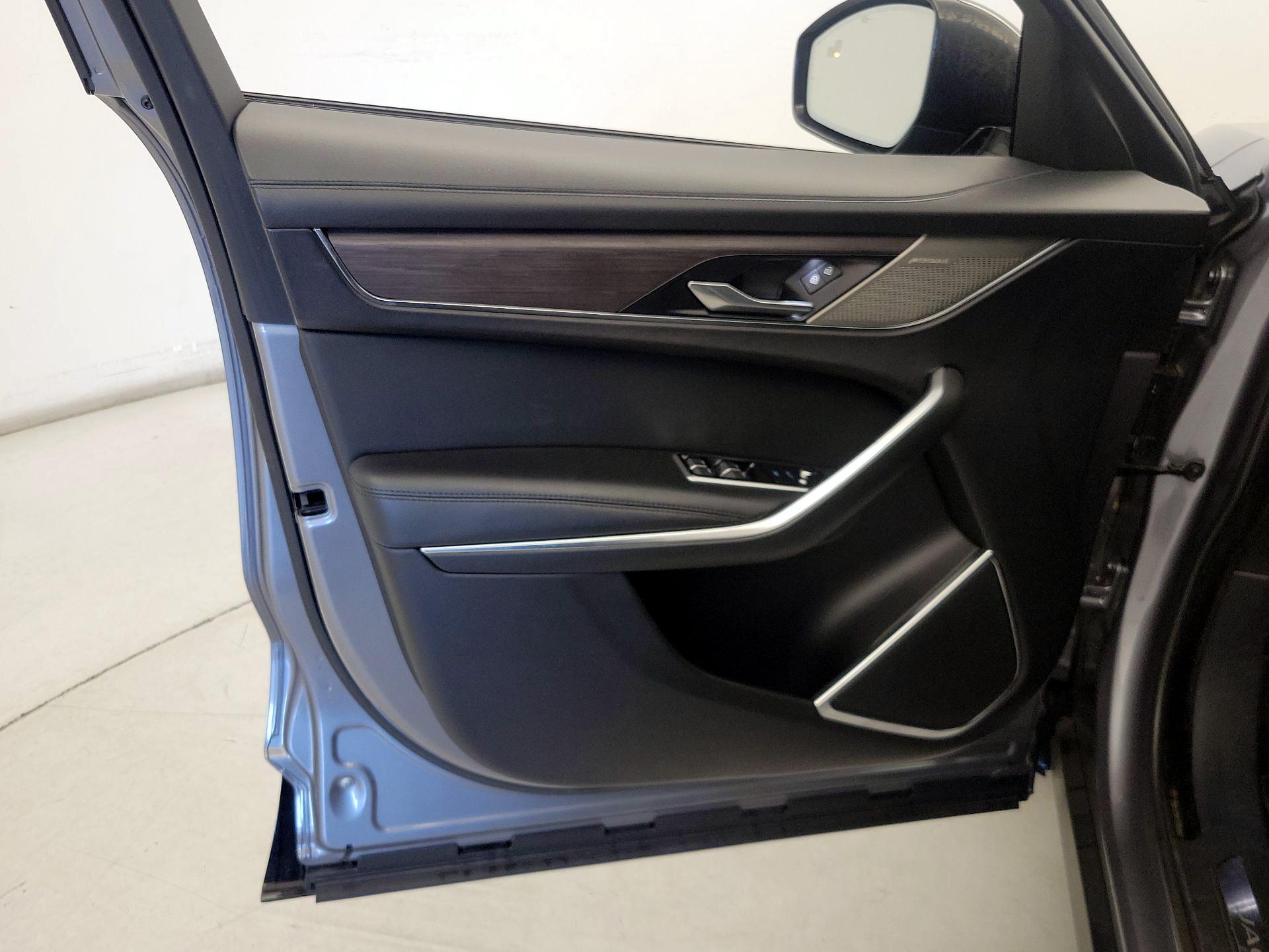 Thumbnail: 2021 Jaguar F-Pace - 12