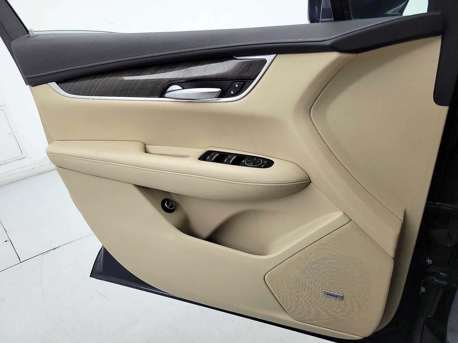 Thumbnail: 2019 Cadillac XT5 - 12