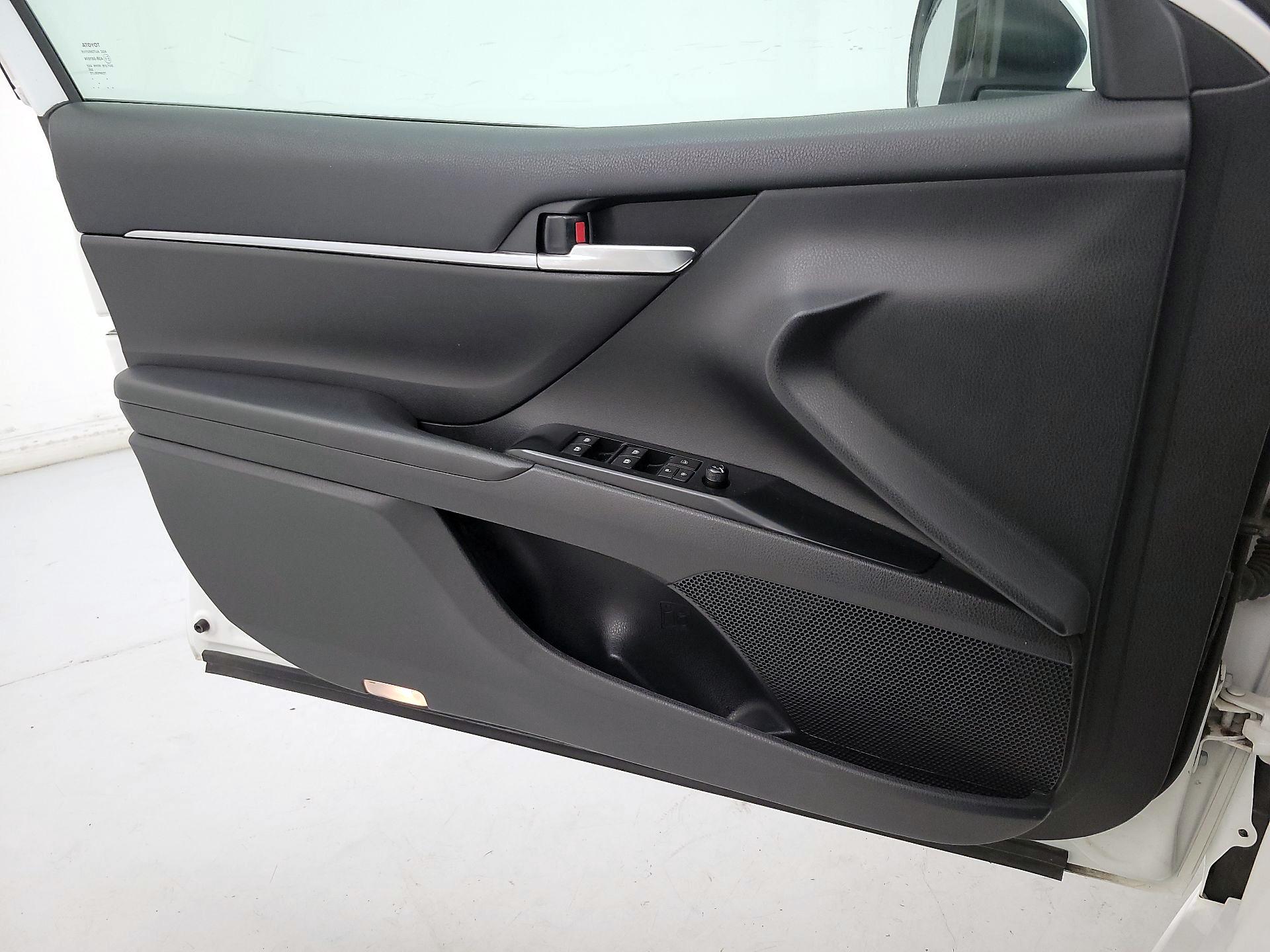 Thumbnail: 2019 Toyota Camry - 12