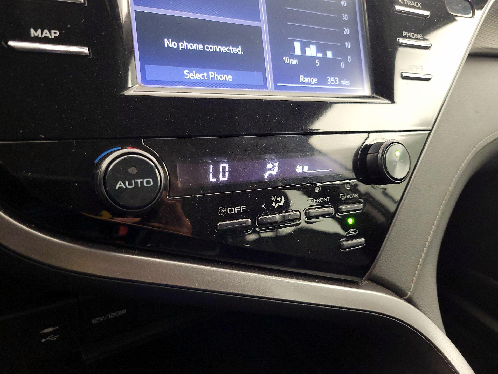 Thumbnail: 2019 Toyota Camry - 16