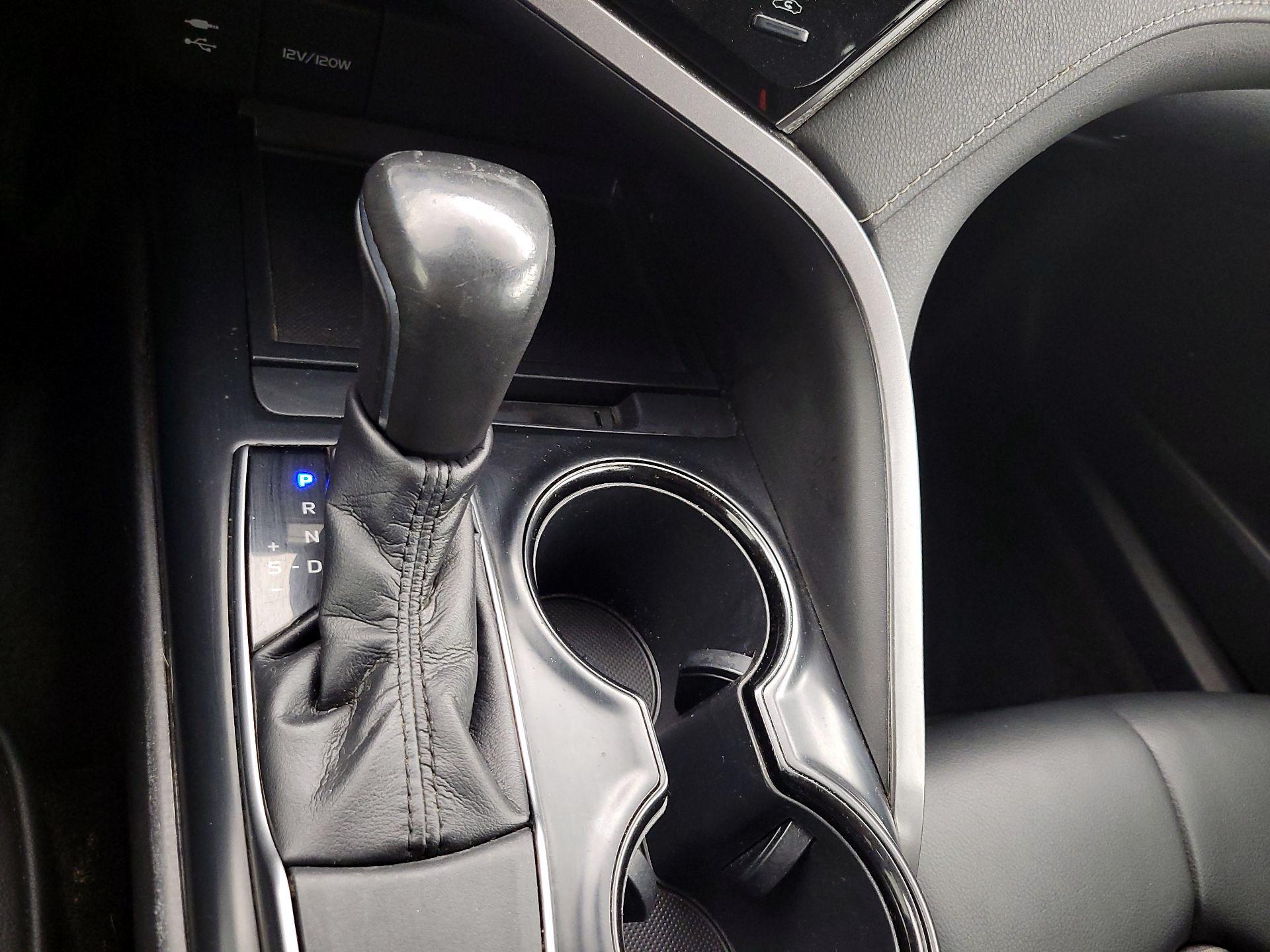Thumbnail: 2019 Toyota Camry - 17