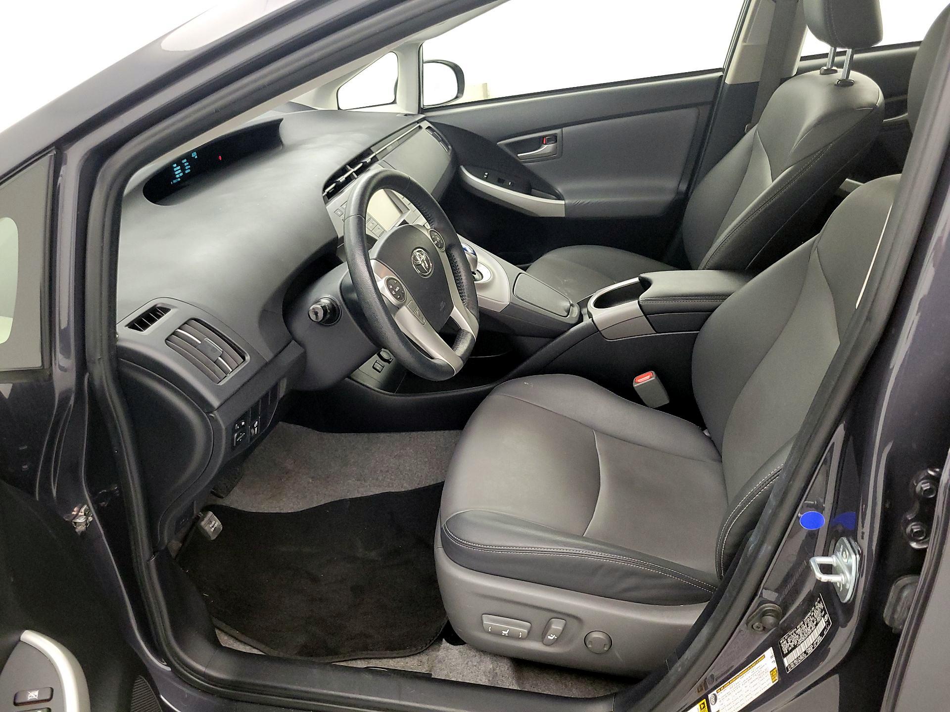 Thumbnail: 2015 Toyota Prius - 11