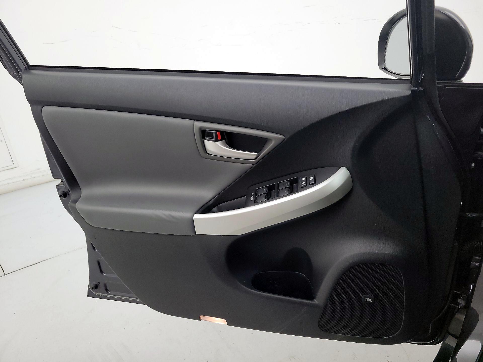 Thumbnail: 2015 Toyota Prius - 12