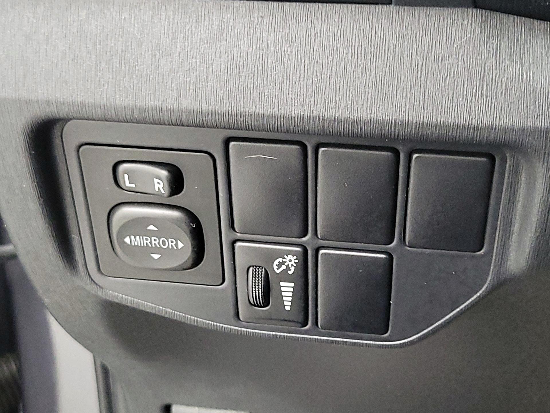 Thumbnail: 2015 Toyota Prius - 13