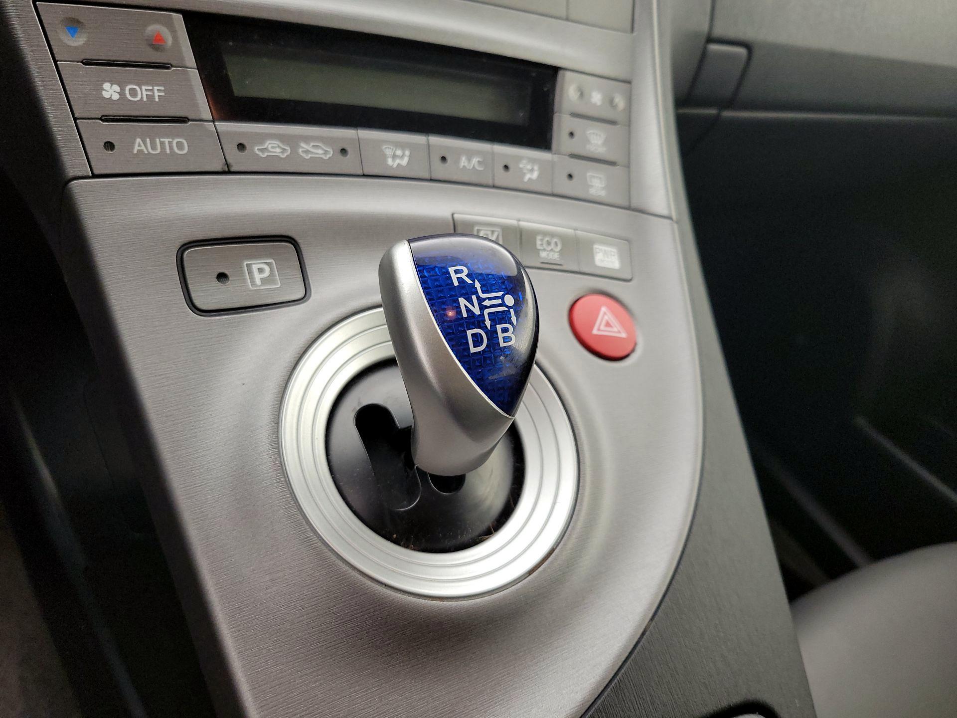 Thumbnail: 2015 Toyota Prius - 17
