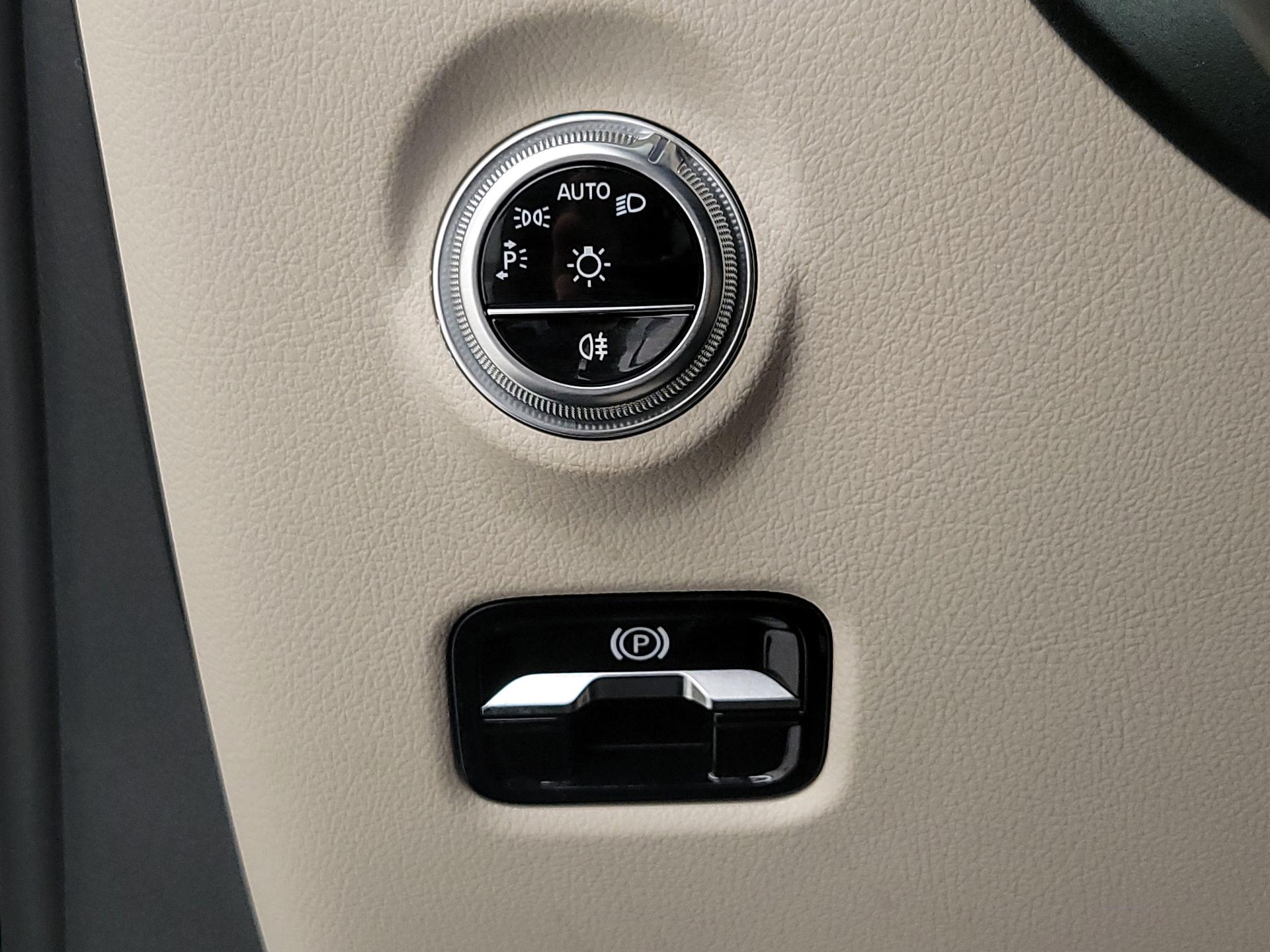 Thumbnail: 2024 Mercedes-Benz C-Class - 13