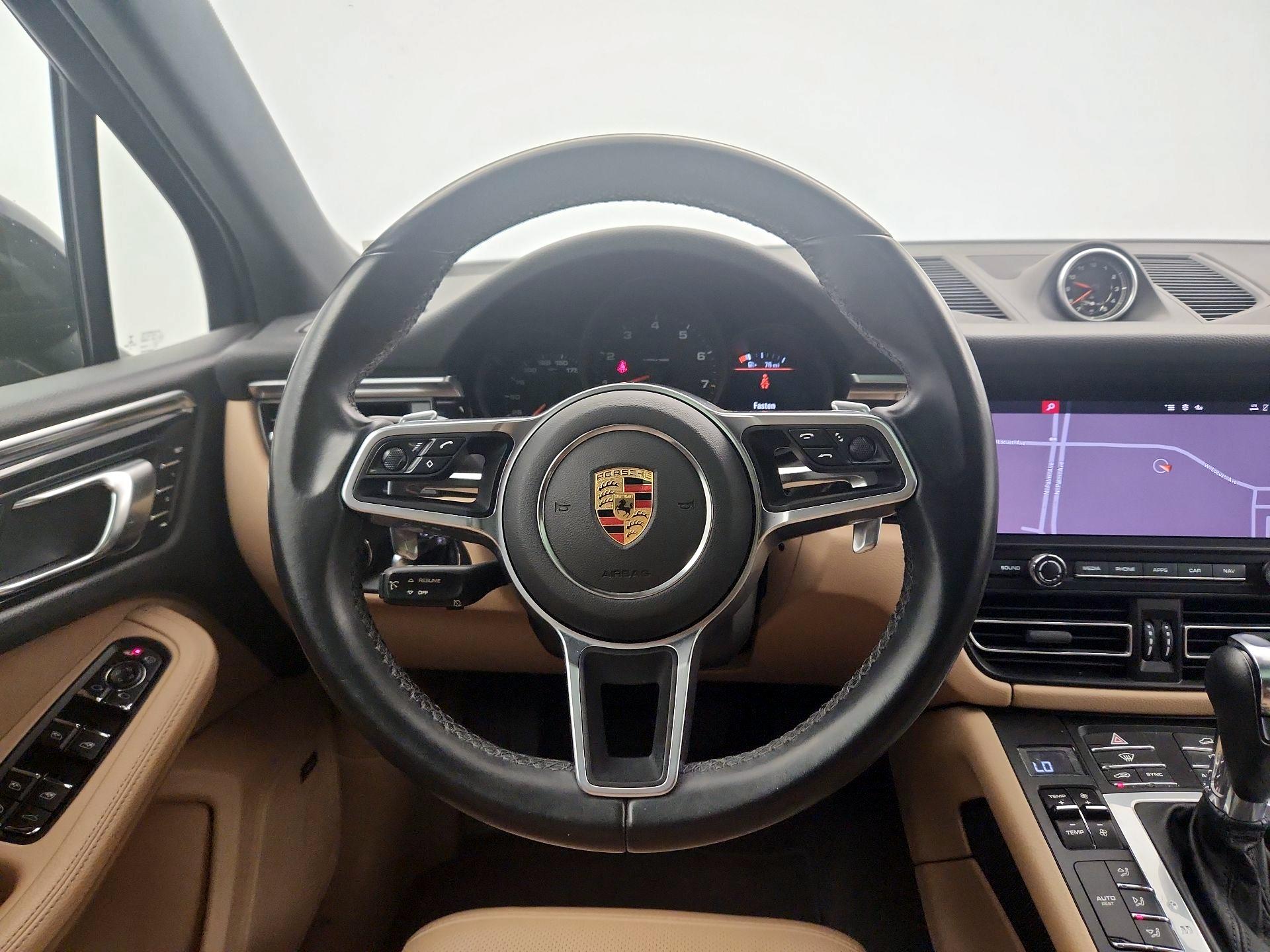 Thumbnail: 2021 Porsche Macan - 10
