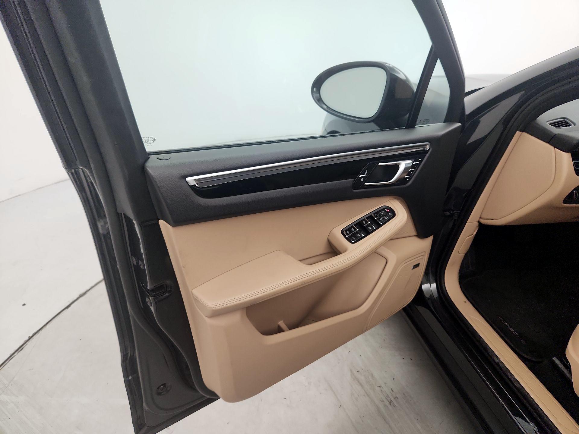 Thumbnail: 2021 Porsche Macan - 12