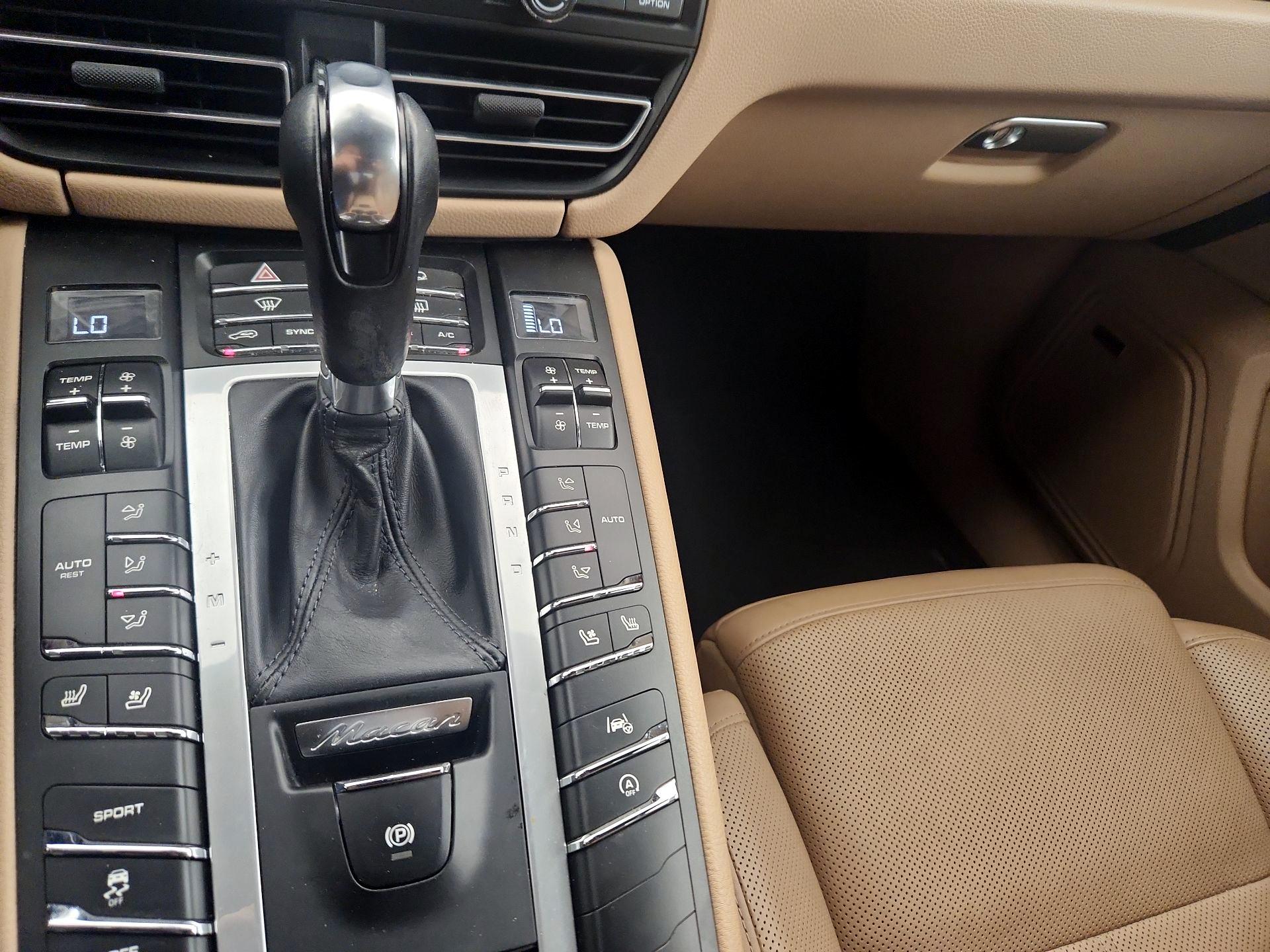 Thumbnail: 2021 Porsche Macan - 18