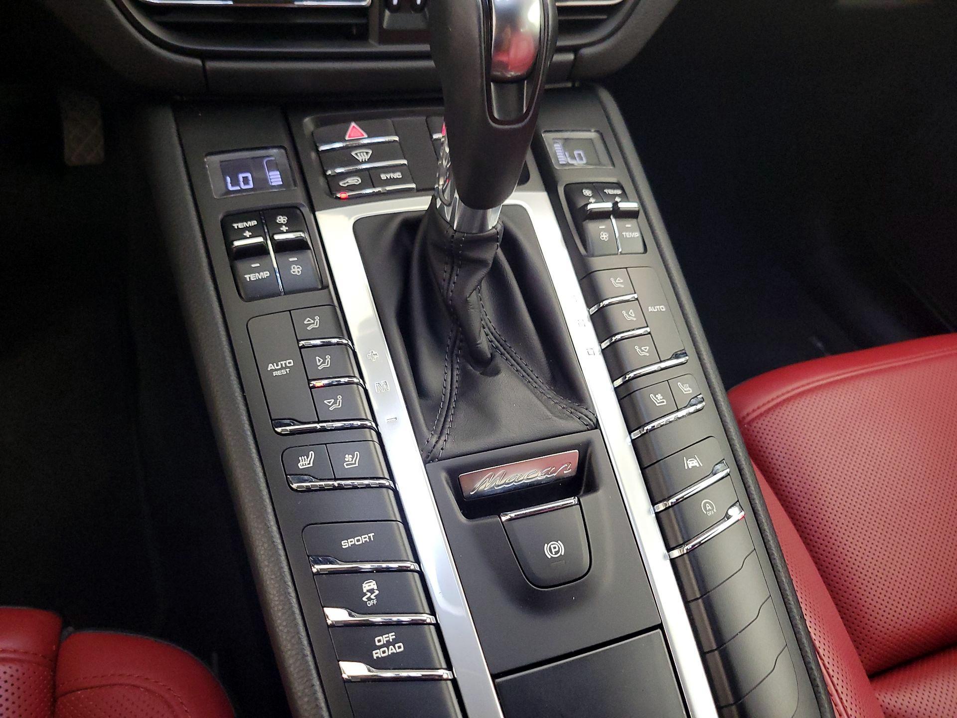 Thumbnail: 2021 Porsche Macan - 18