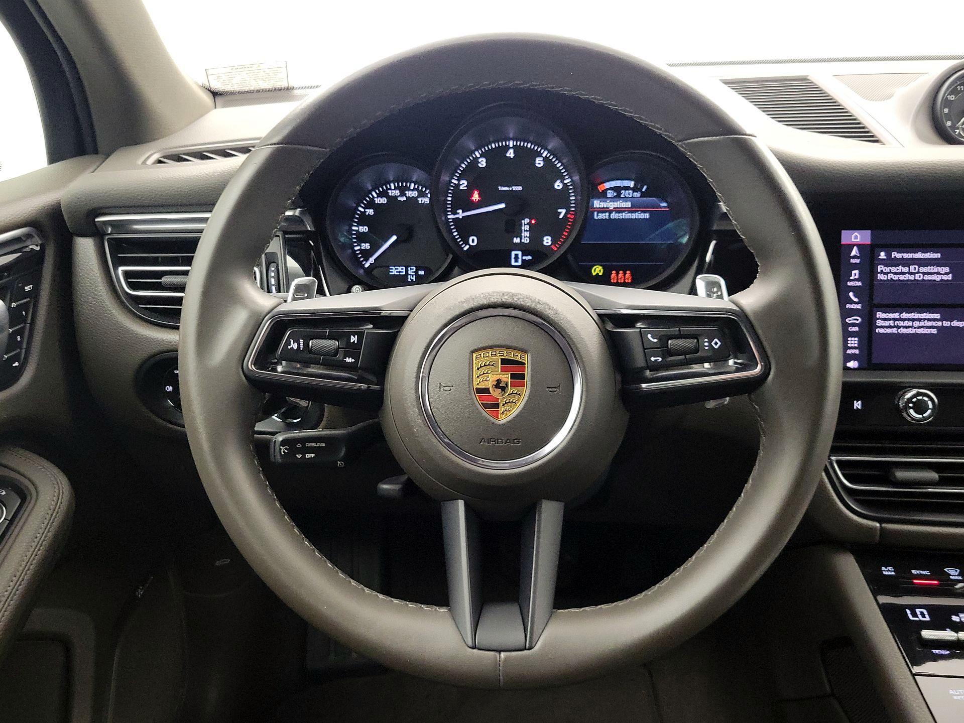 Thumbnail: 2022 Porsche Macan - 10