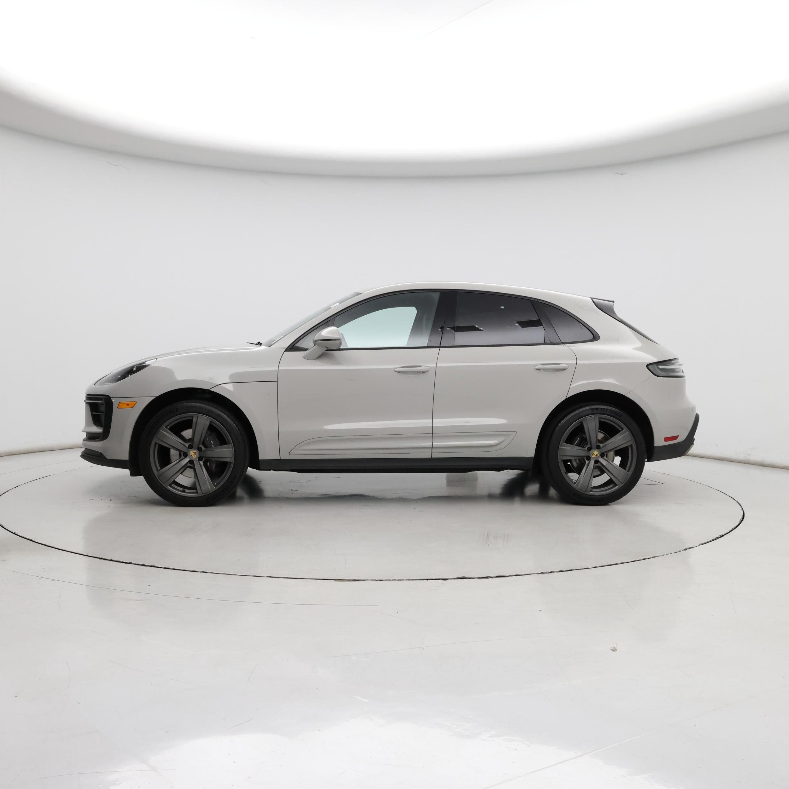 Thumbnail: 2022 Porsche Macan - 3