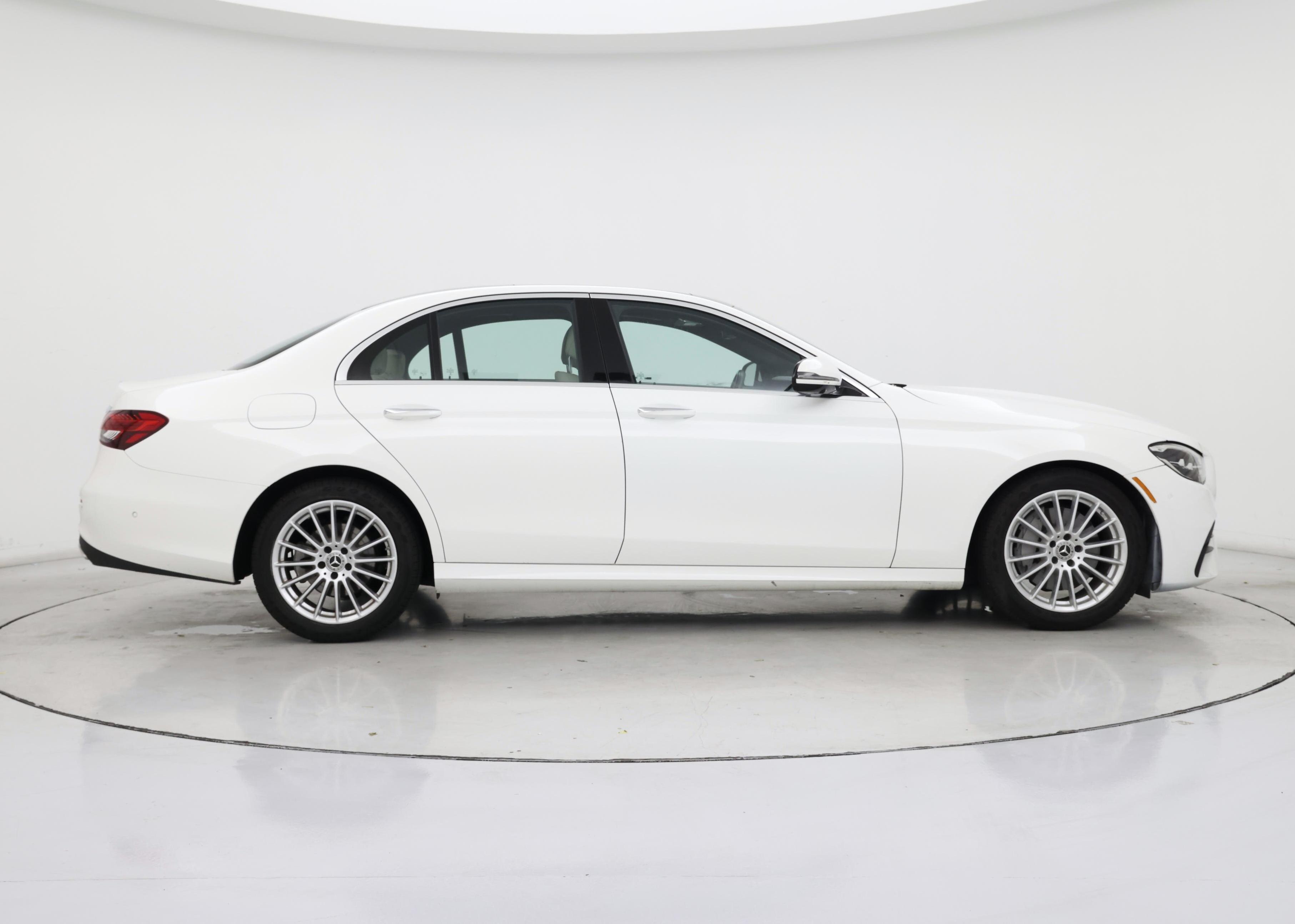 Thumbnail: 2022 Mercedes-Benz E-Class - 7