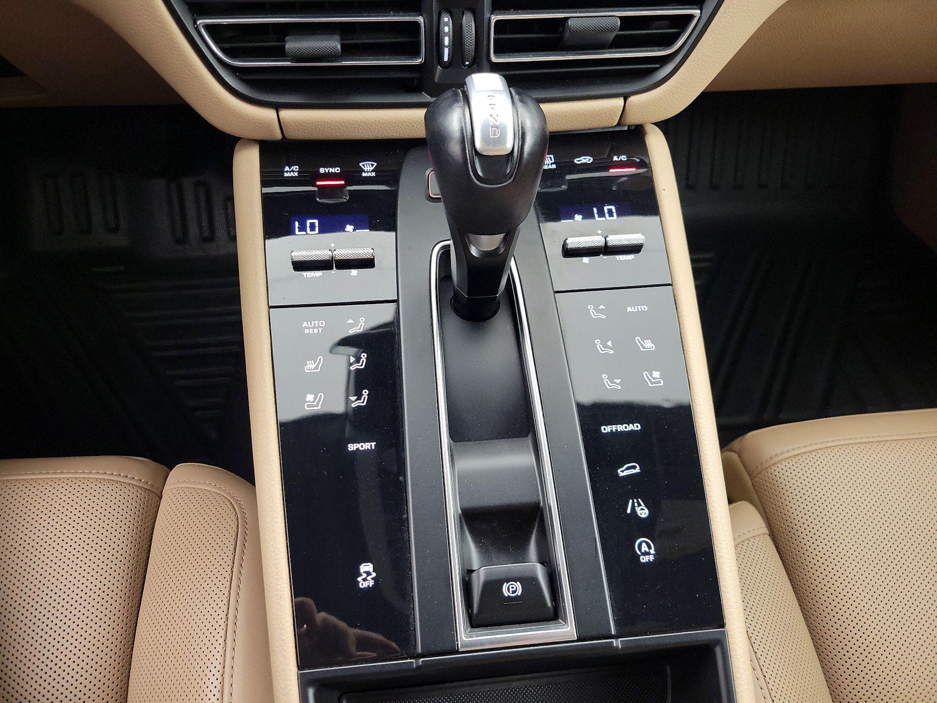 Thumbnail: 2023 Porsche Macan - 18