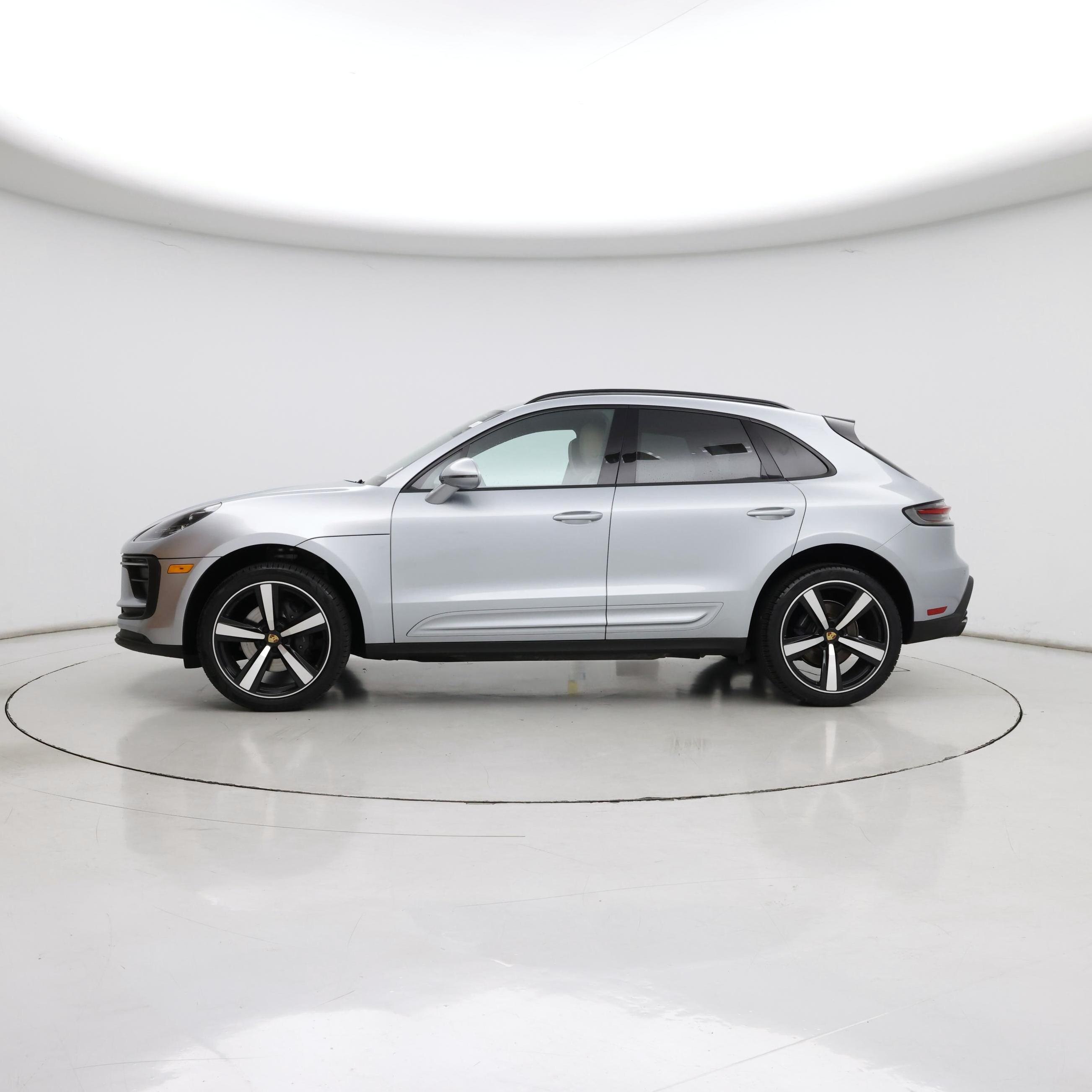 Thumbnail: 2023 Porsche Macan - 3