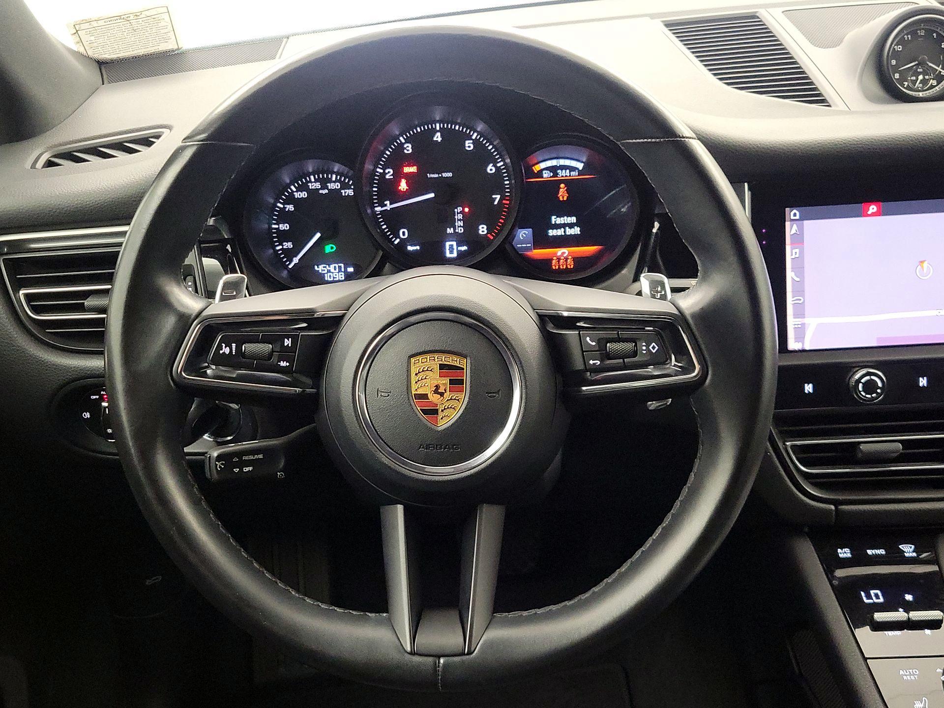 Thumbnail: 2022 Porsche Macan - 10