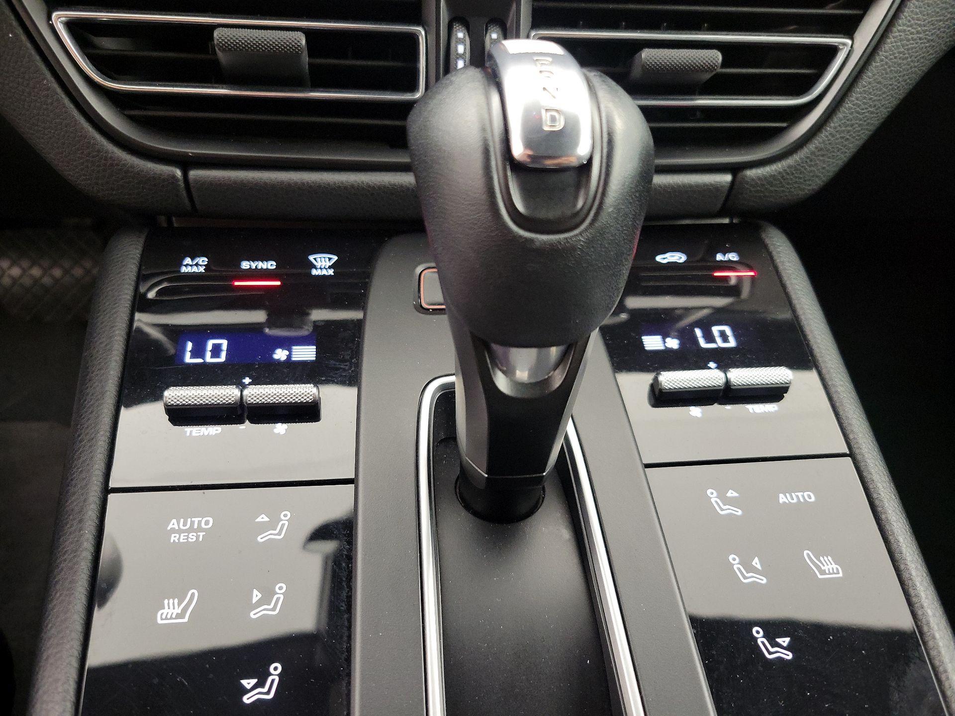 Thumbnail: 2022 Porsche Macan - 17