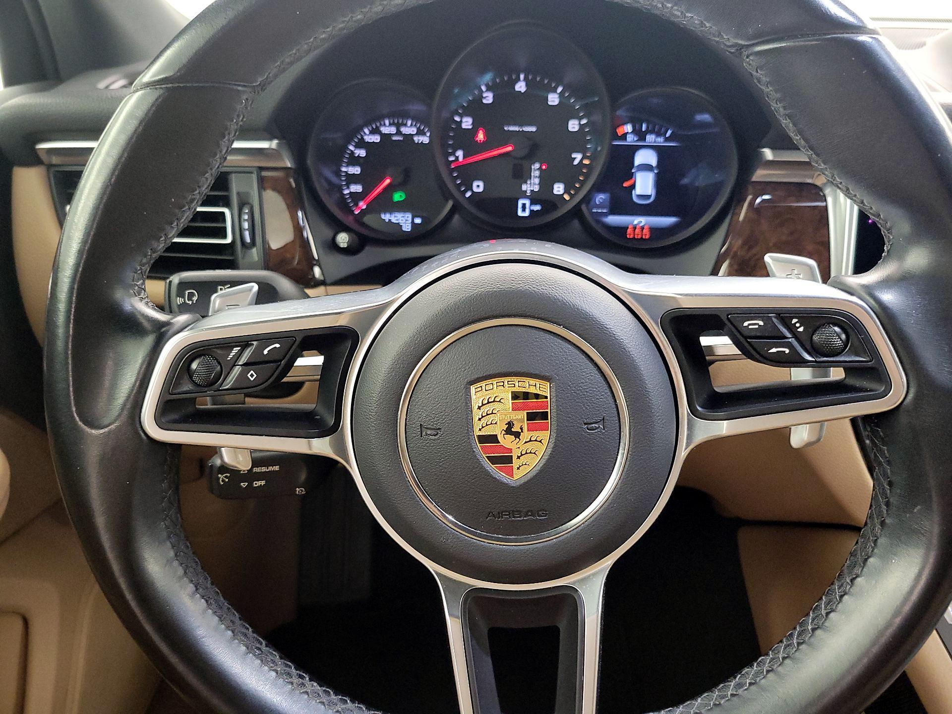 Thumbnail: 2021 Porsche Macan - 10