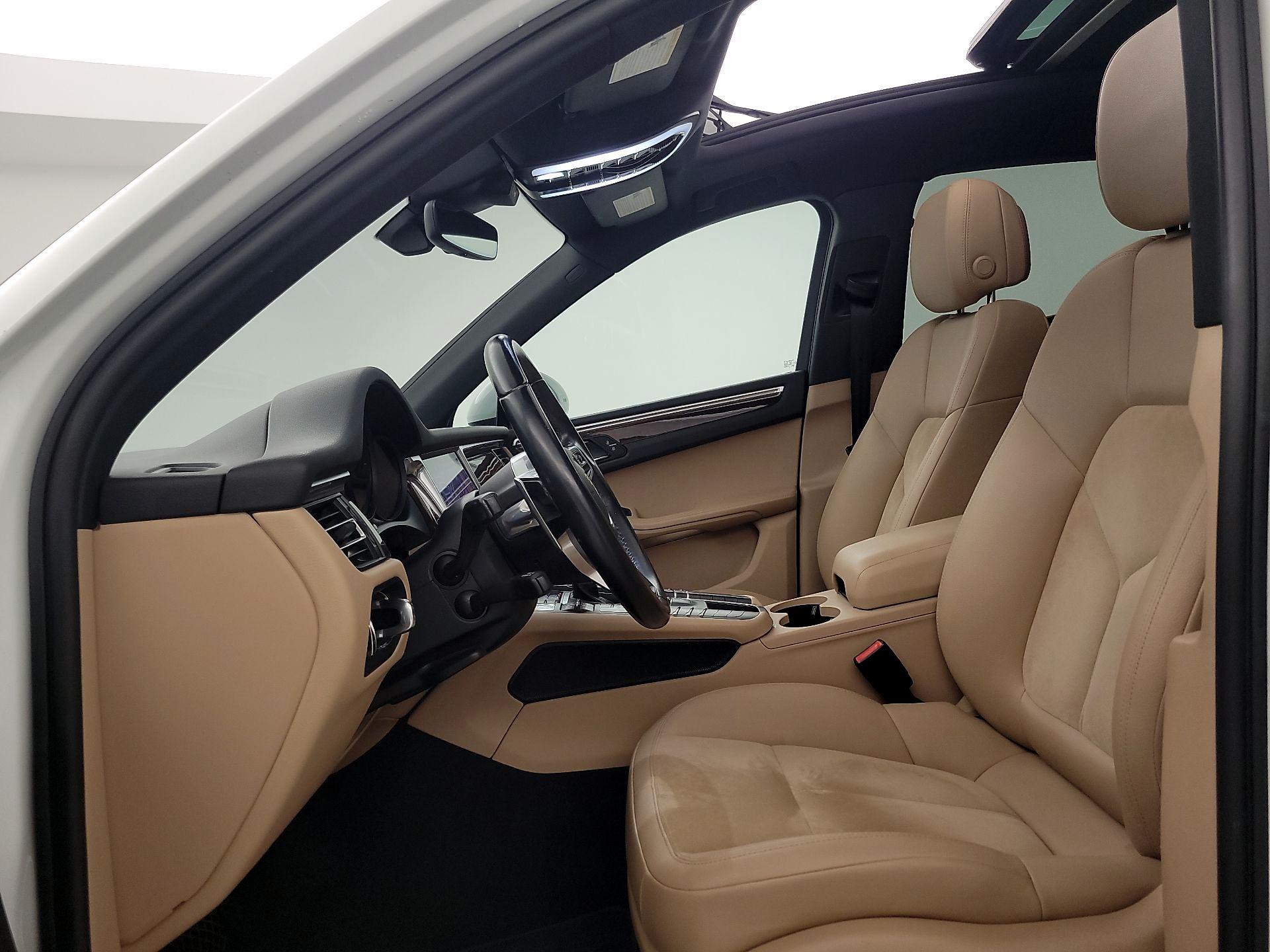 Thumbnail: 2021 Porsche Macan - 11