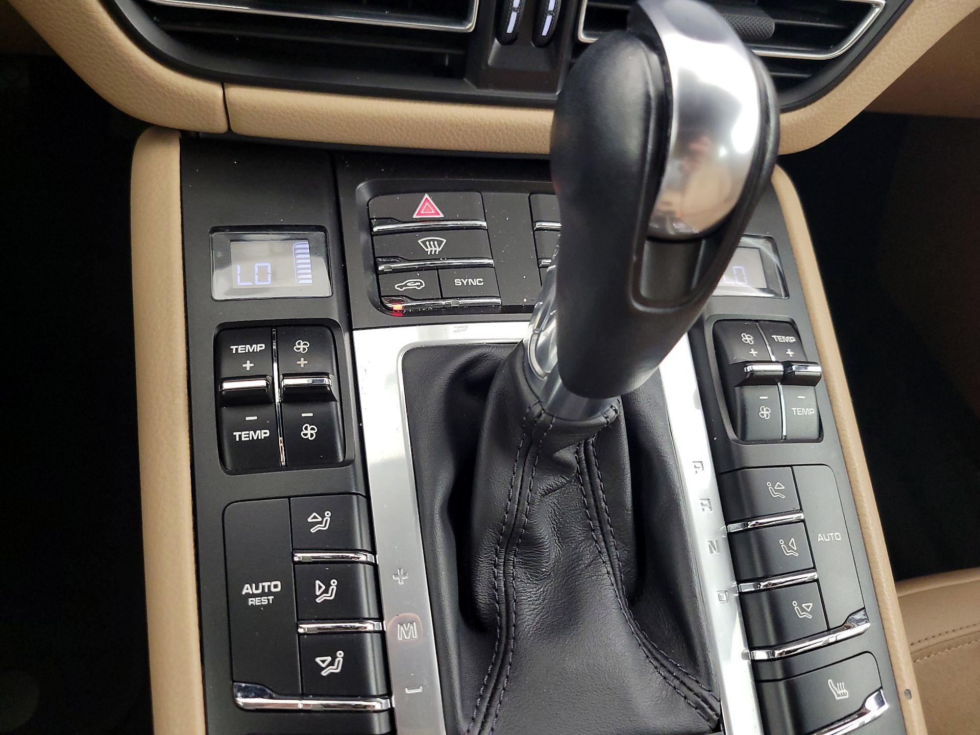 Thumbnail: 2021 Porsche Macan - 17