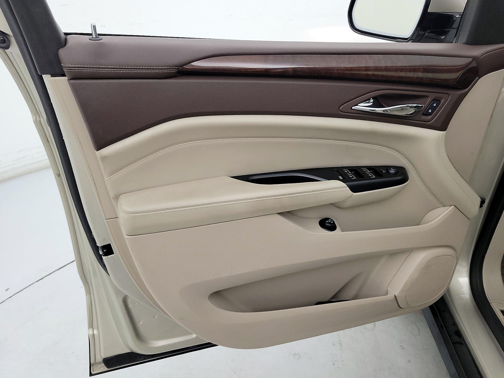 Thumbnail: 2015 Cadillac SRX - 12