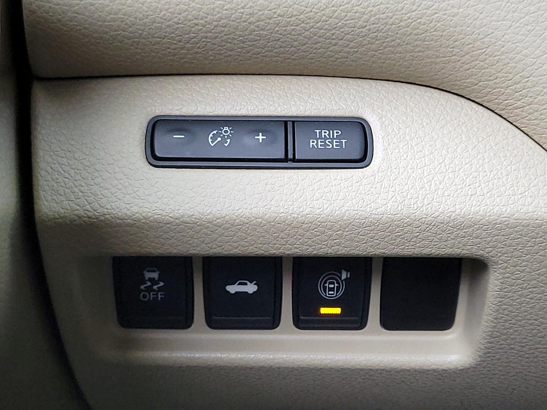 Thumbnail: 2014 Nissan Altima - 13