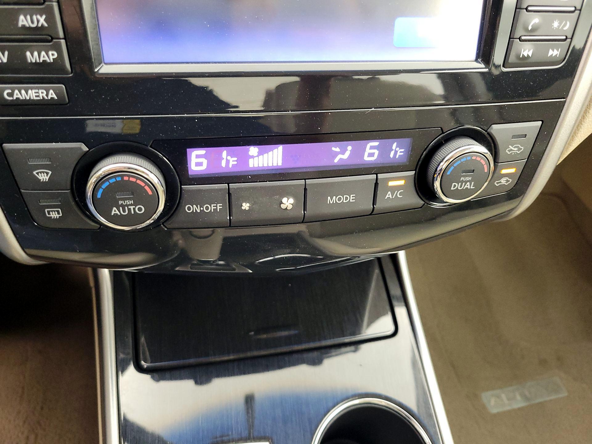 Thumbnail: 2014 Nissan Altima - 17