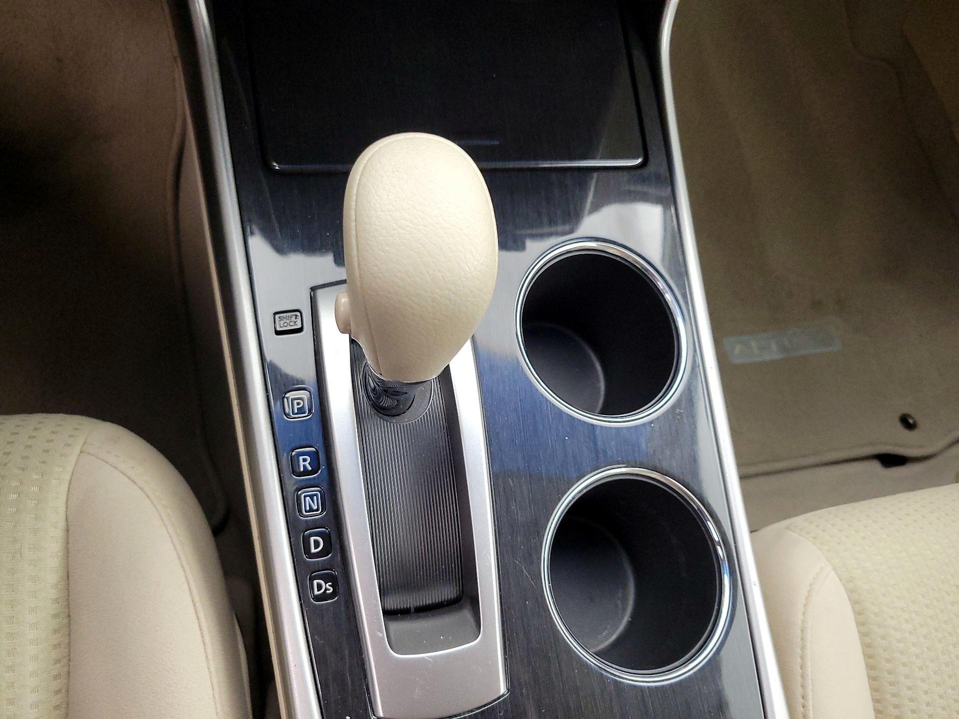 Thumbnail: 2014 Nissan Altima - 18