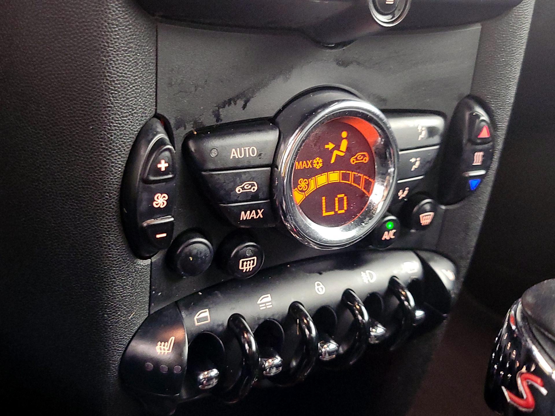 Thumbnail: 2015 MINI Cooper - 15