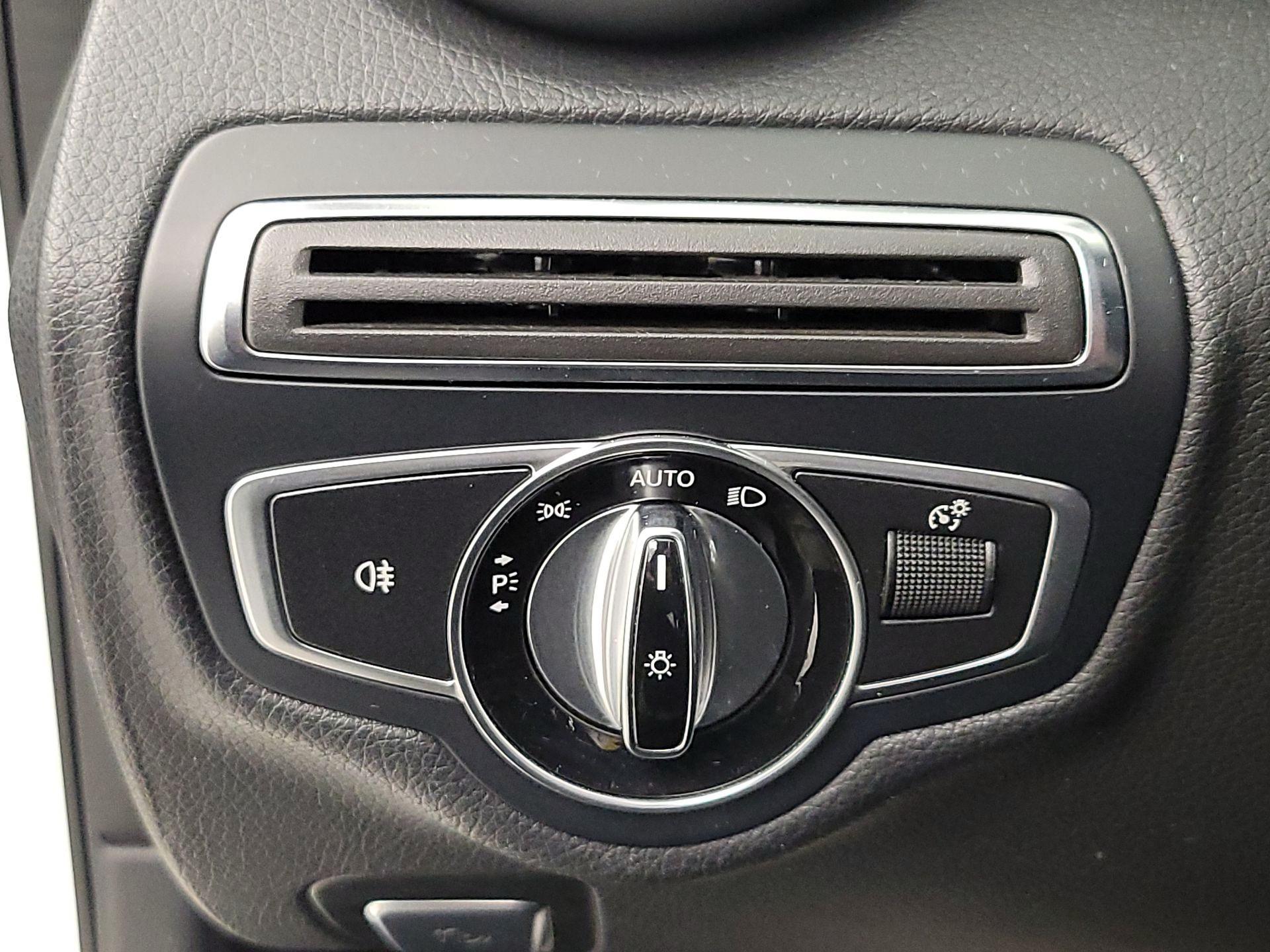 Thumbnail: 2016 Mercedes-Benz C-Class - 13